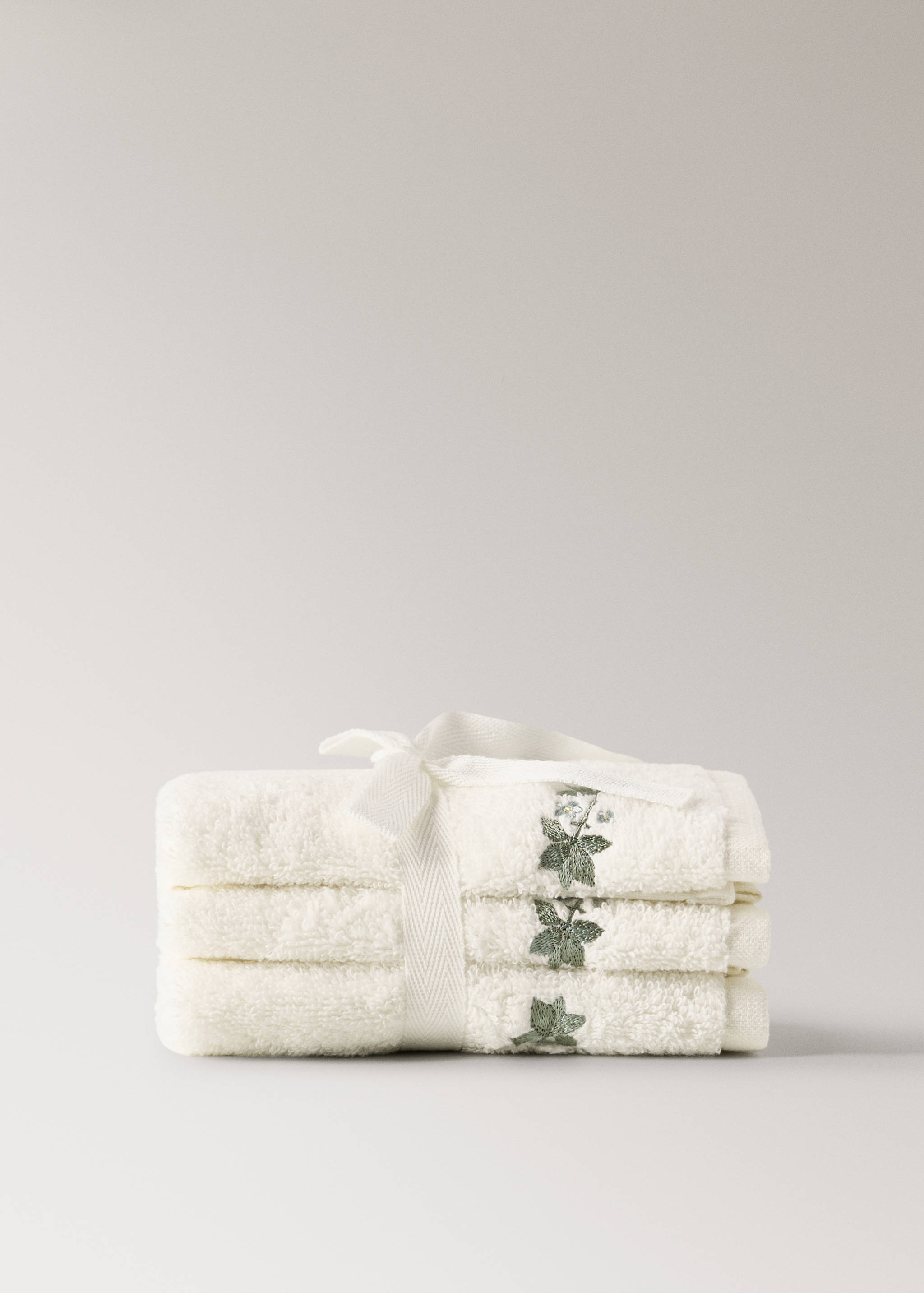 Pack of 3 towels with embroidered flower - Article without model