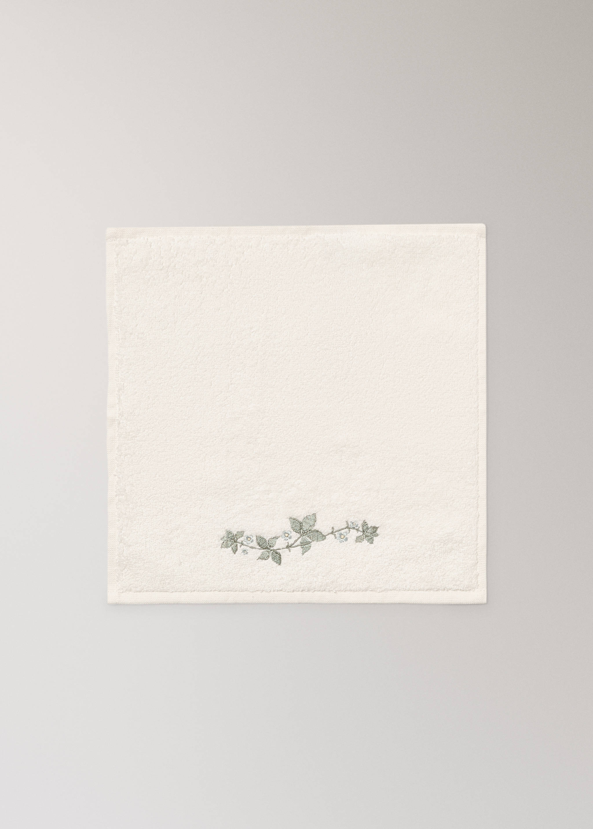 Pack of 3 towels with embroidered flower - Details of the article 1