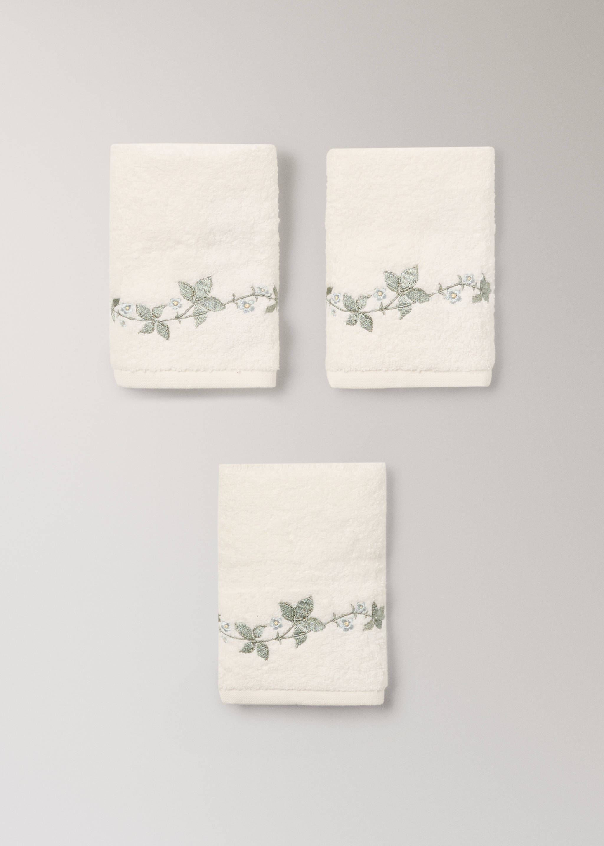 Pack of 3 towels with embroidered flower - Details of the article 3