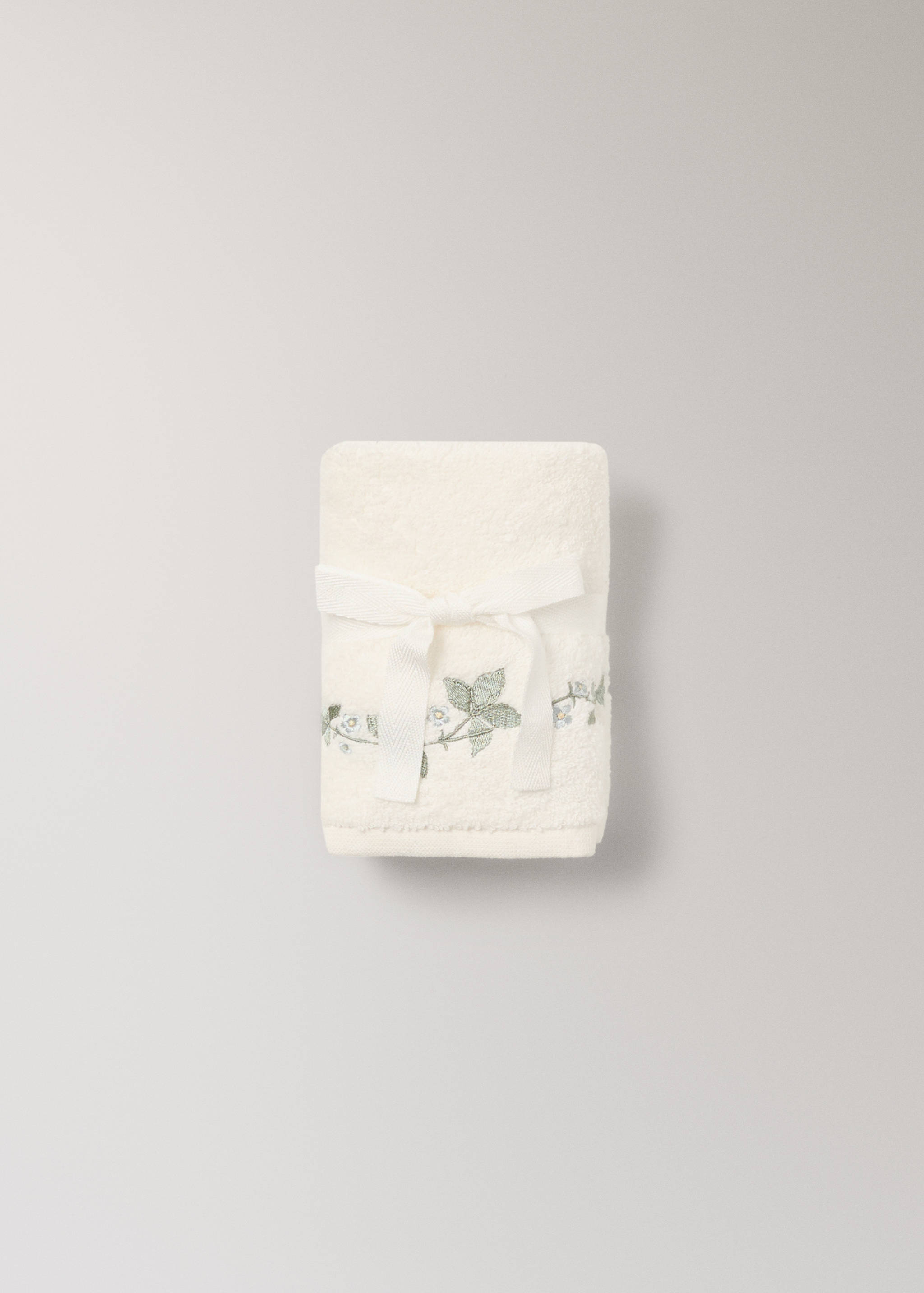Pack of 3 towels with embroidered flower - Details of the article 4