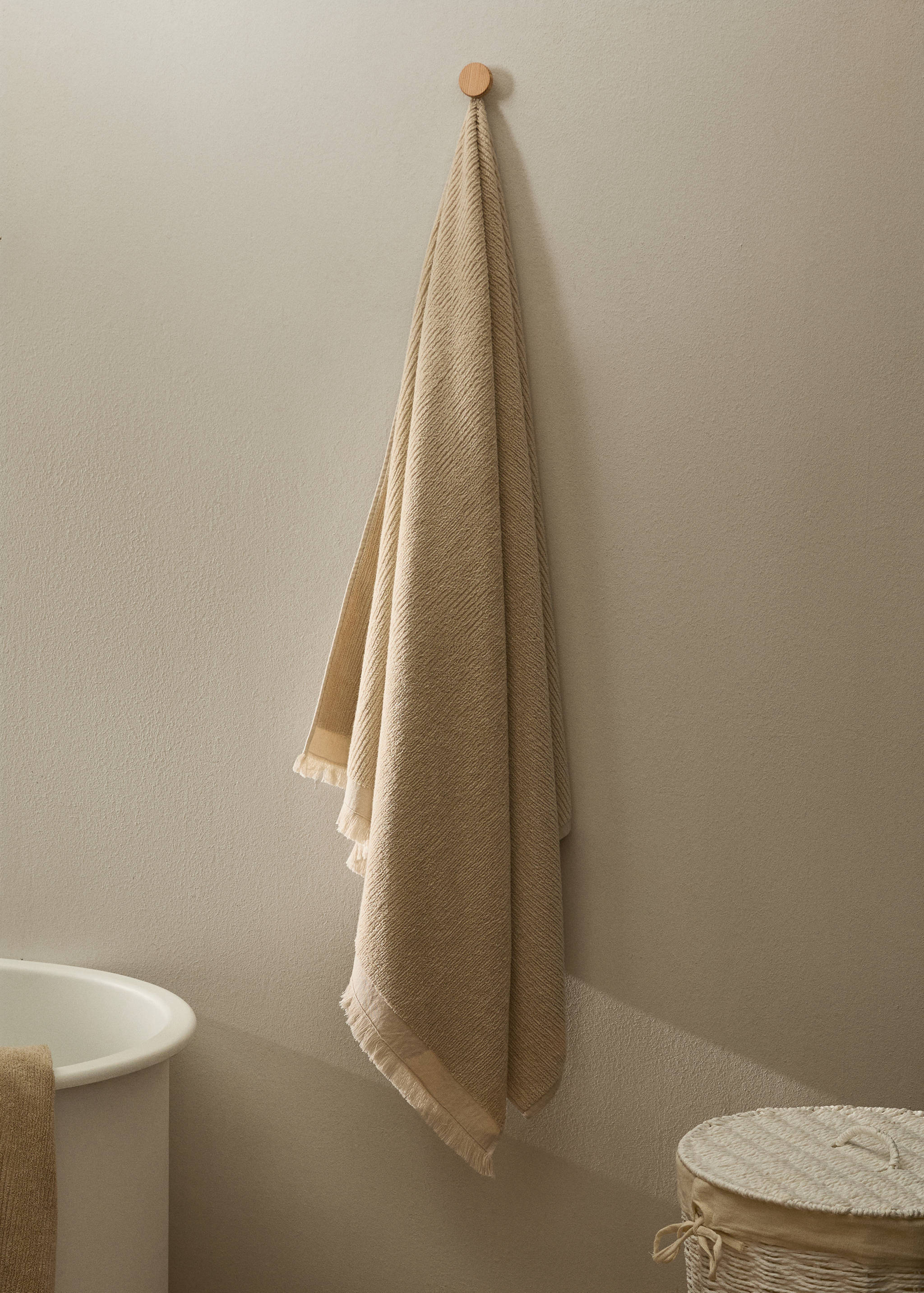 Textured bath towel with fringes - General plane