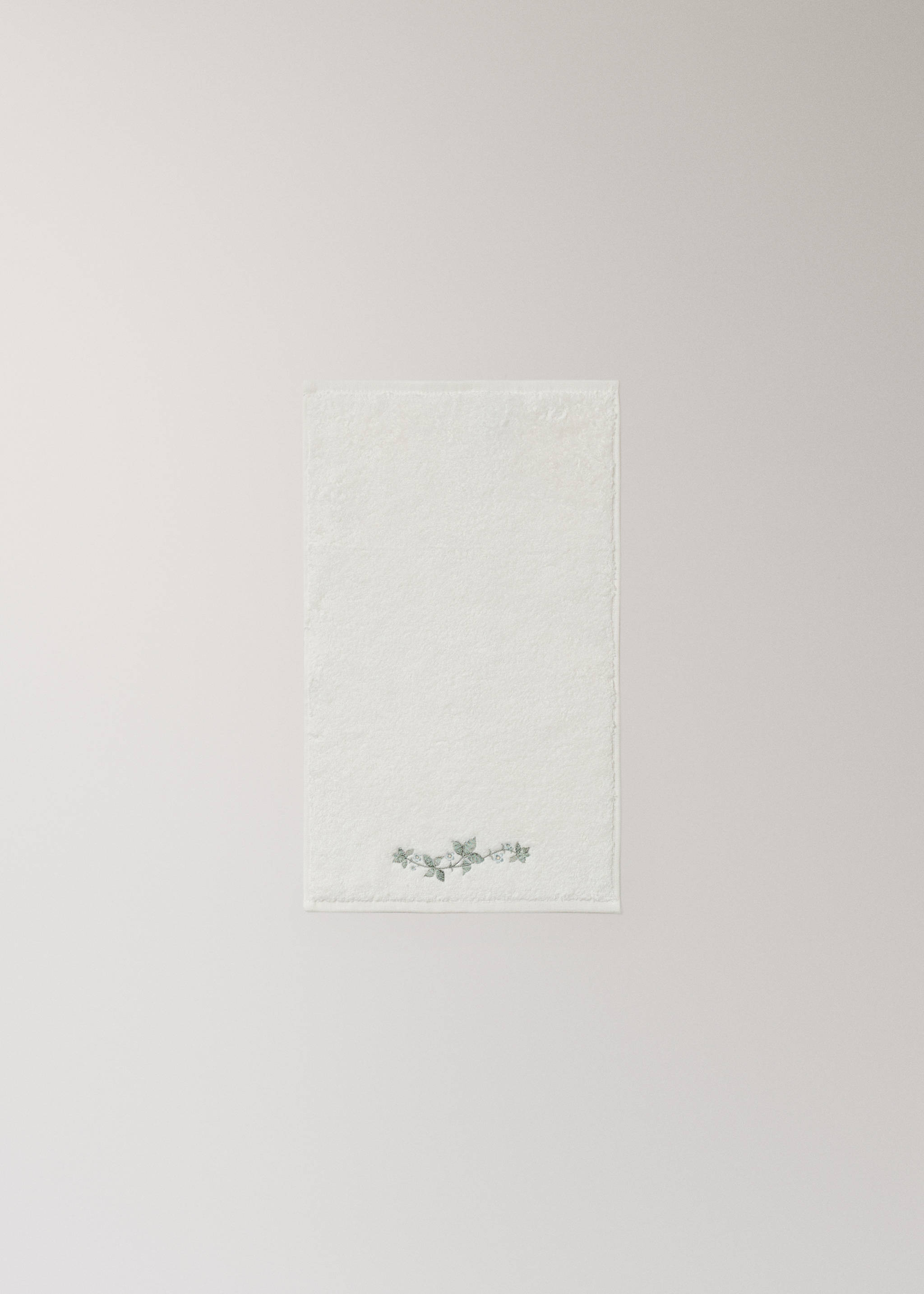 Guest towel with embroidered flower - Details of the article 4