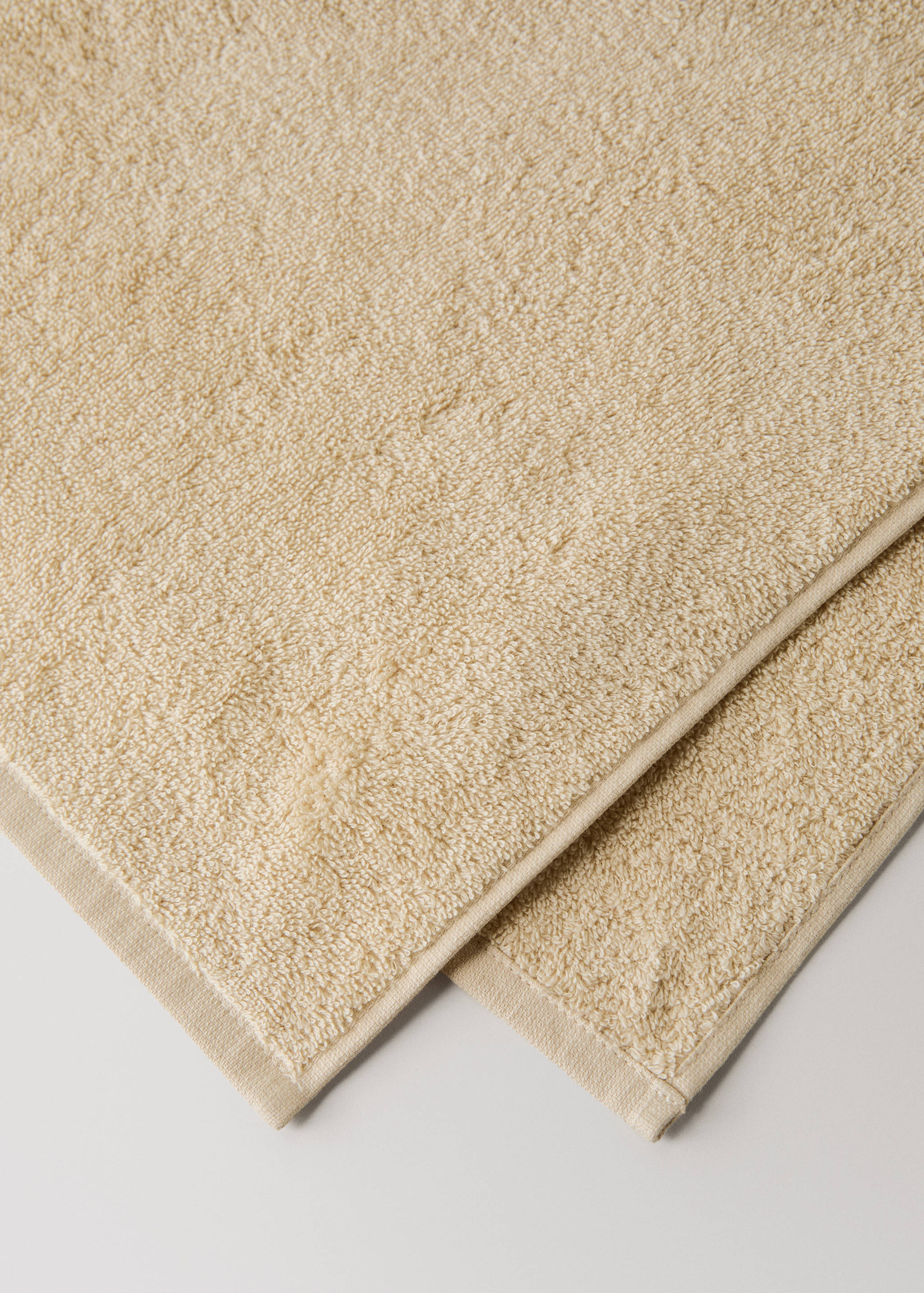 Bath towel with embroidered flower - Details of the article 1