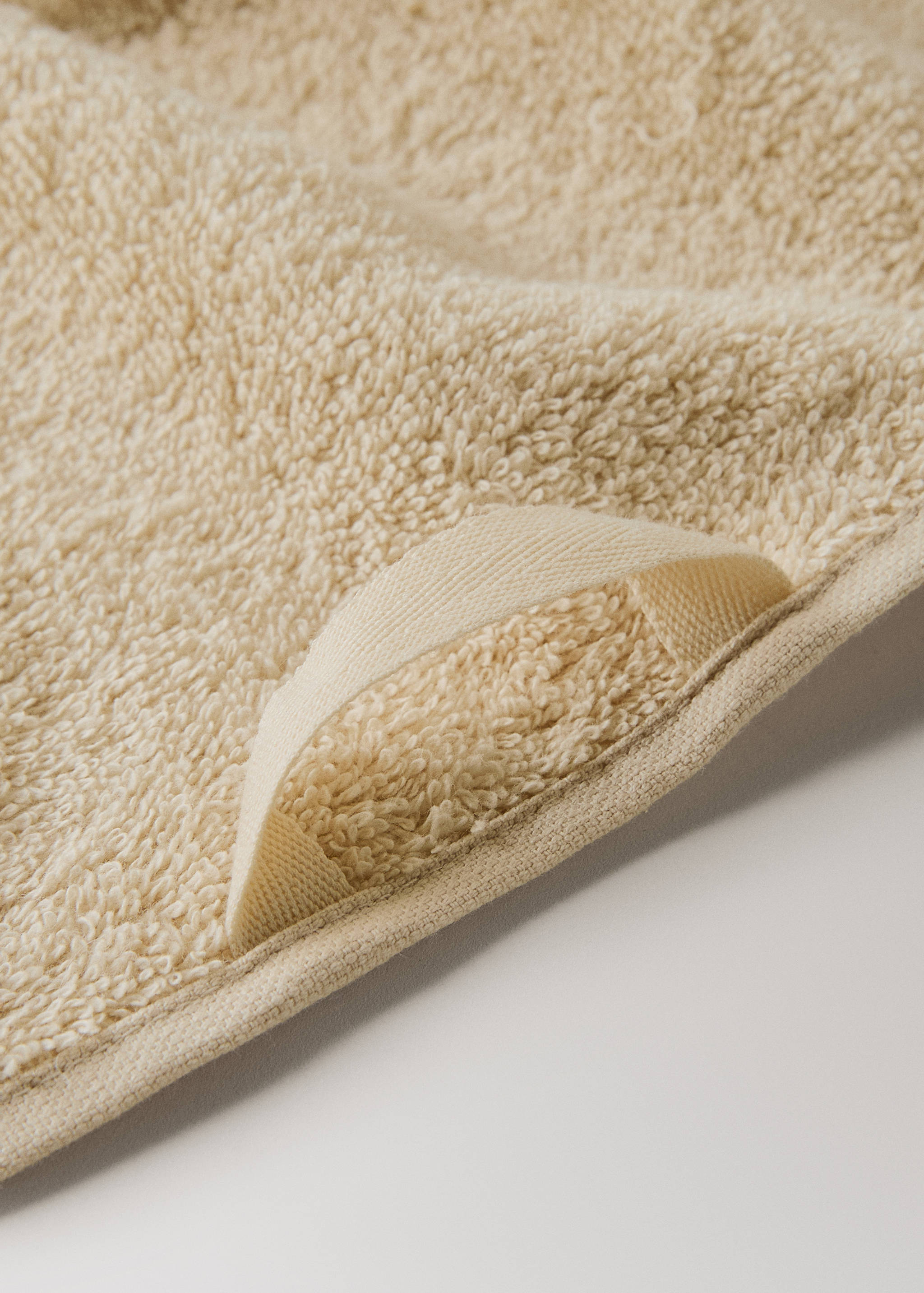 Bath towel with embroidered flower - Details of the article 3