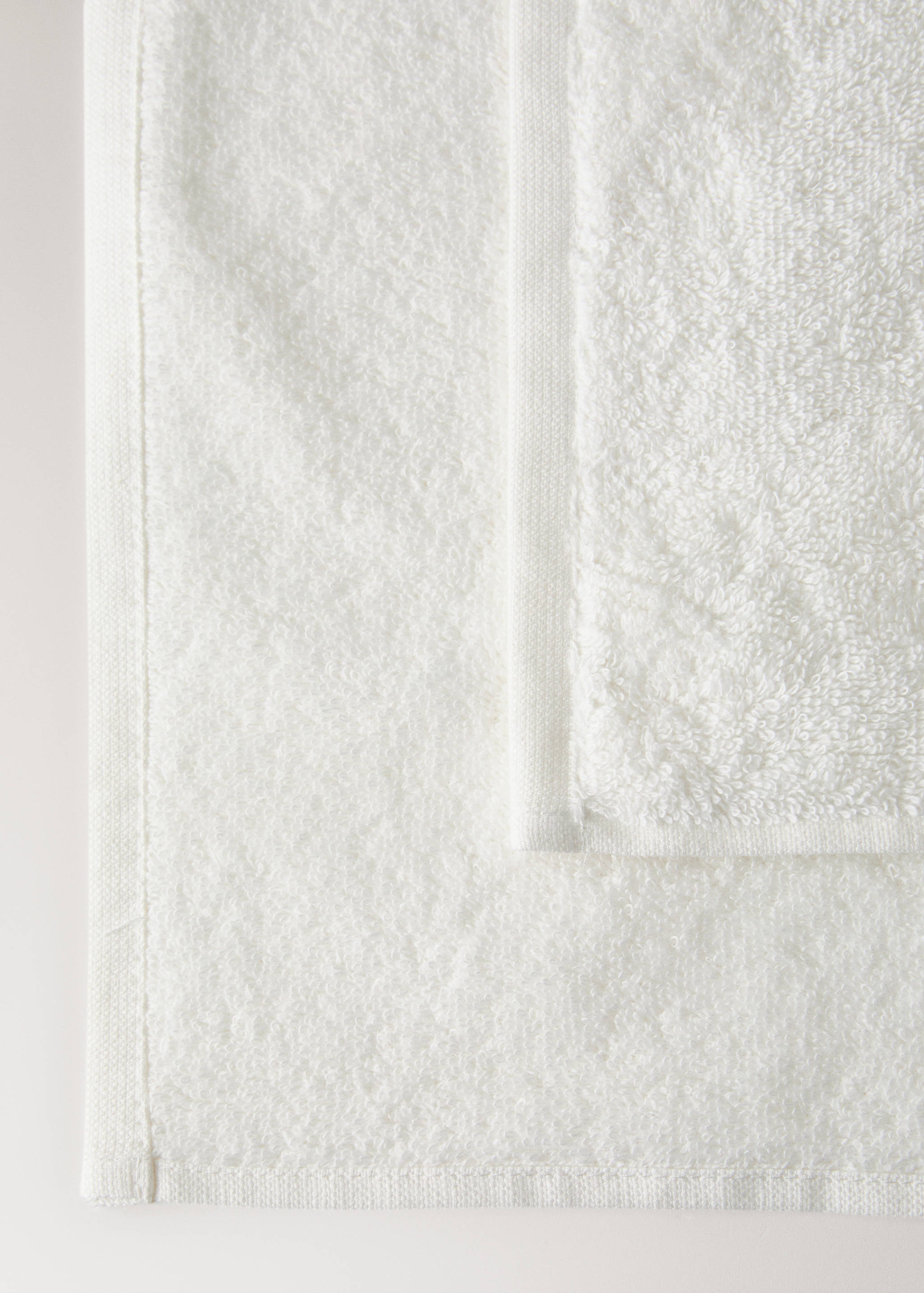 Bath towel with embroidered flower - Details of the article 3