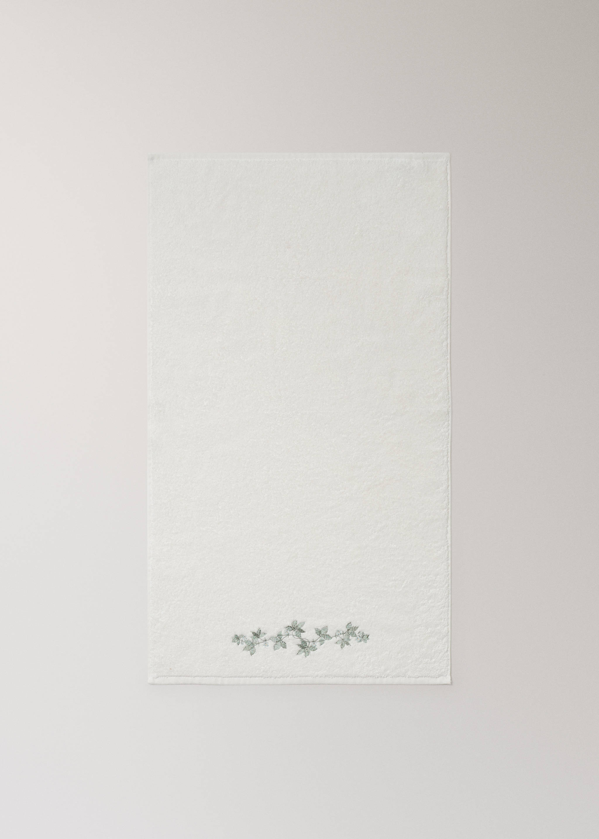 Bath towel with embroidered flower - Details of the article 4