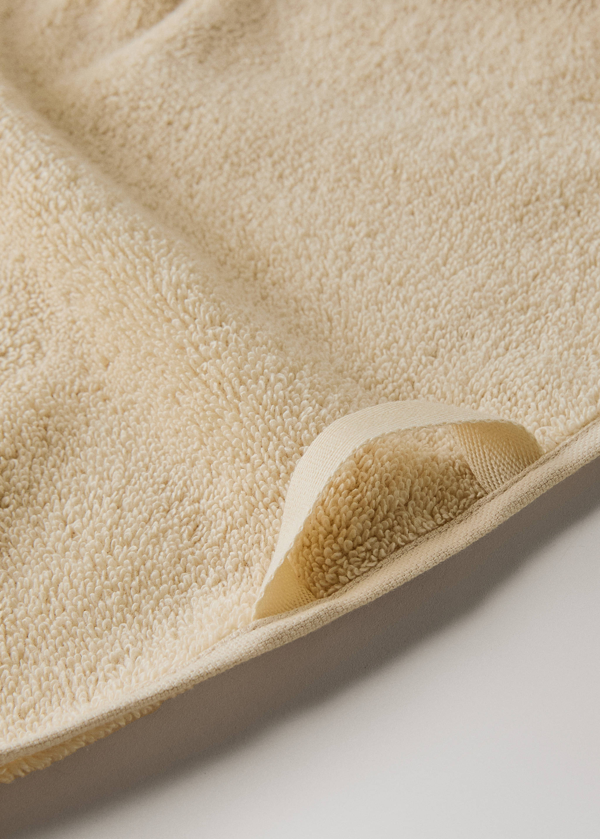 Bath towel with embroidered flower - Details of the article 3