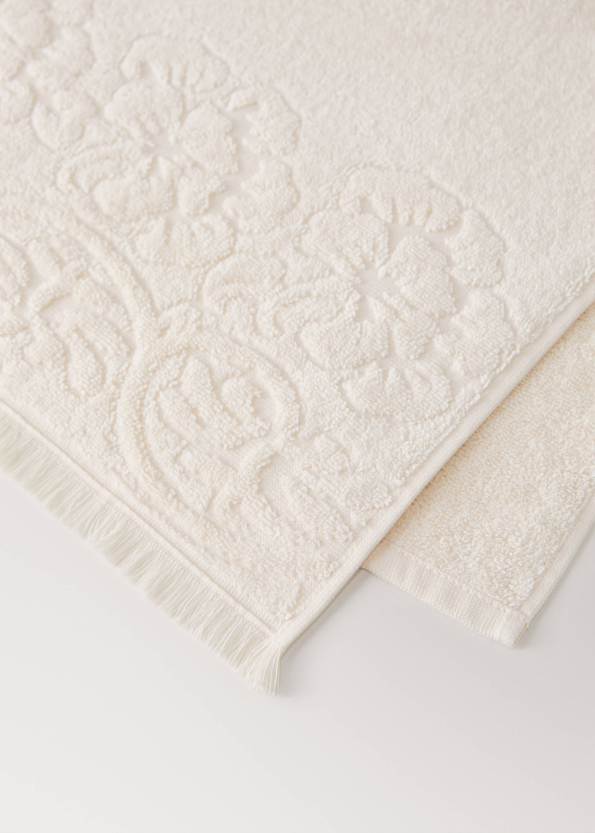 Washbasin towel with floral trim - Details of the article 1