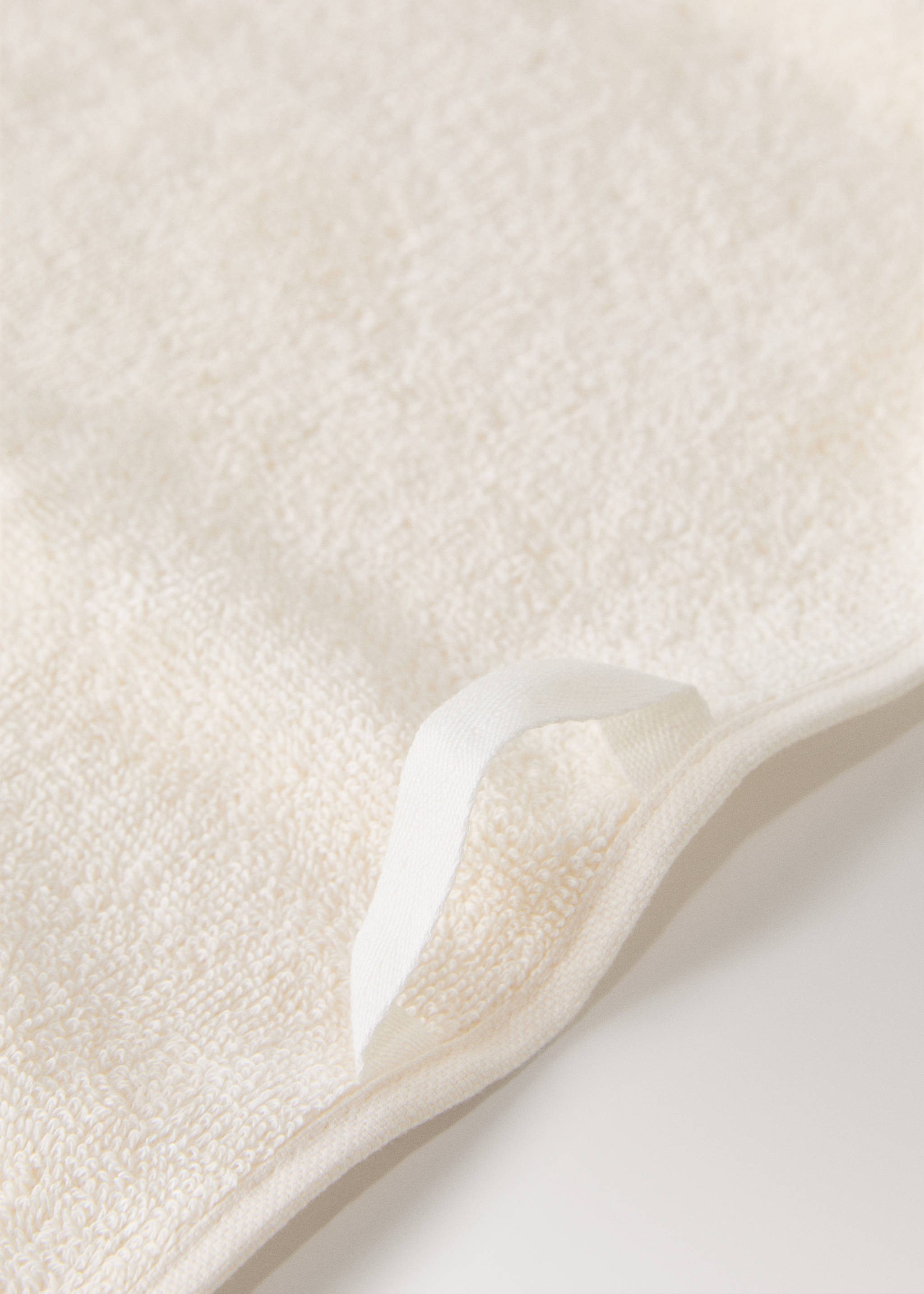 Washbasin towel with floral trim - Details of the article 2