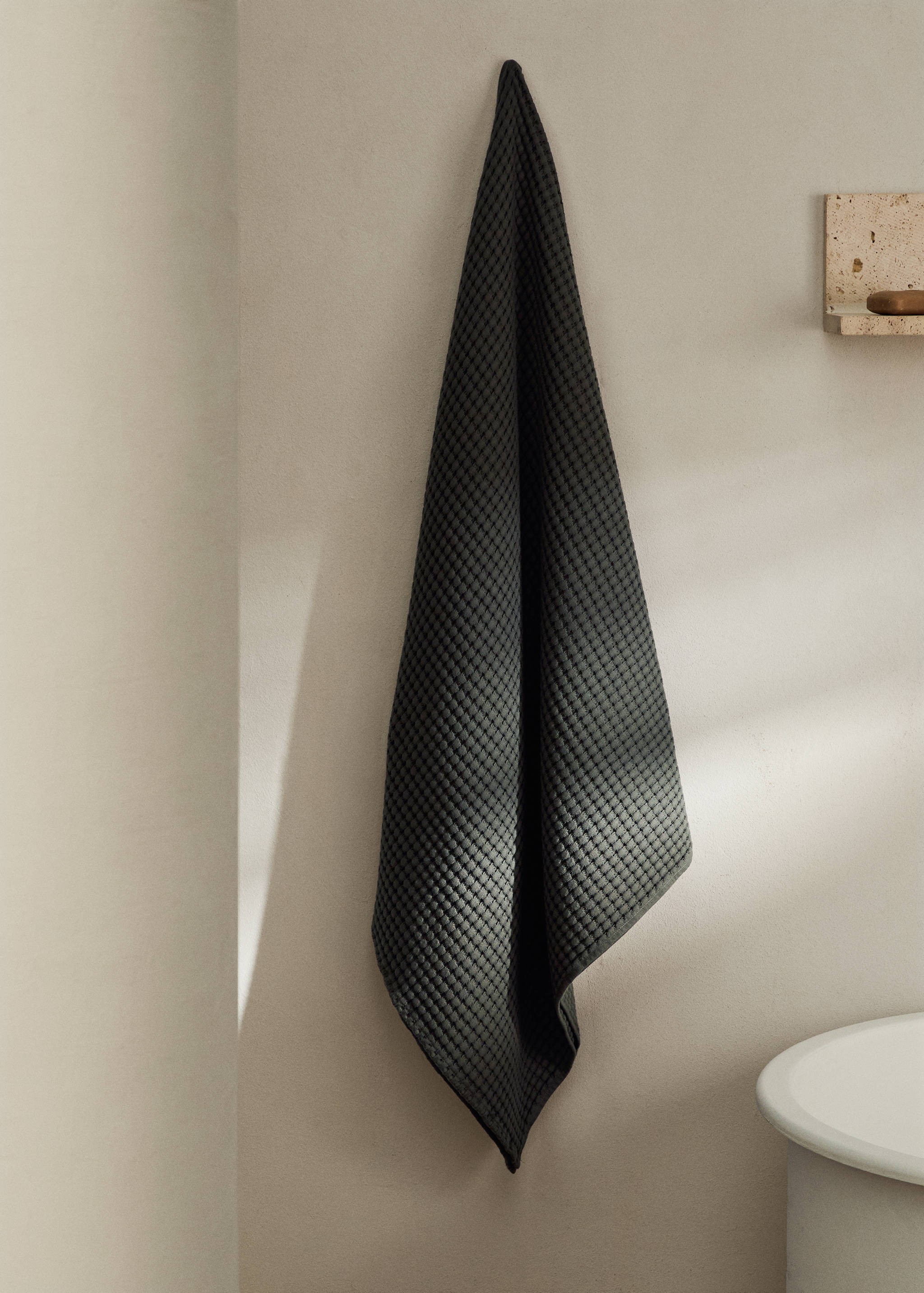 Cotton waffle bath towel - General plane