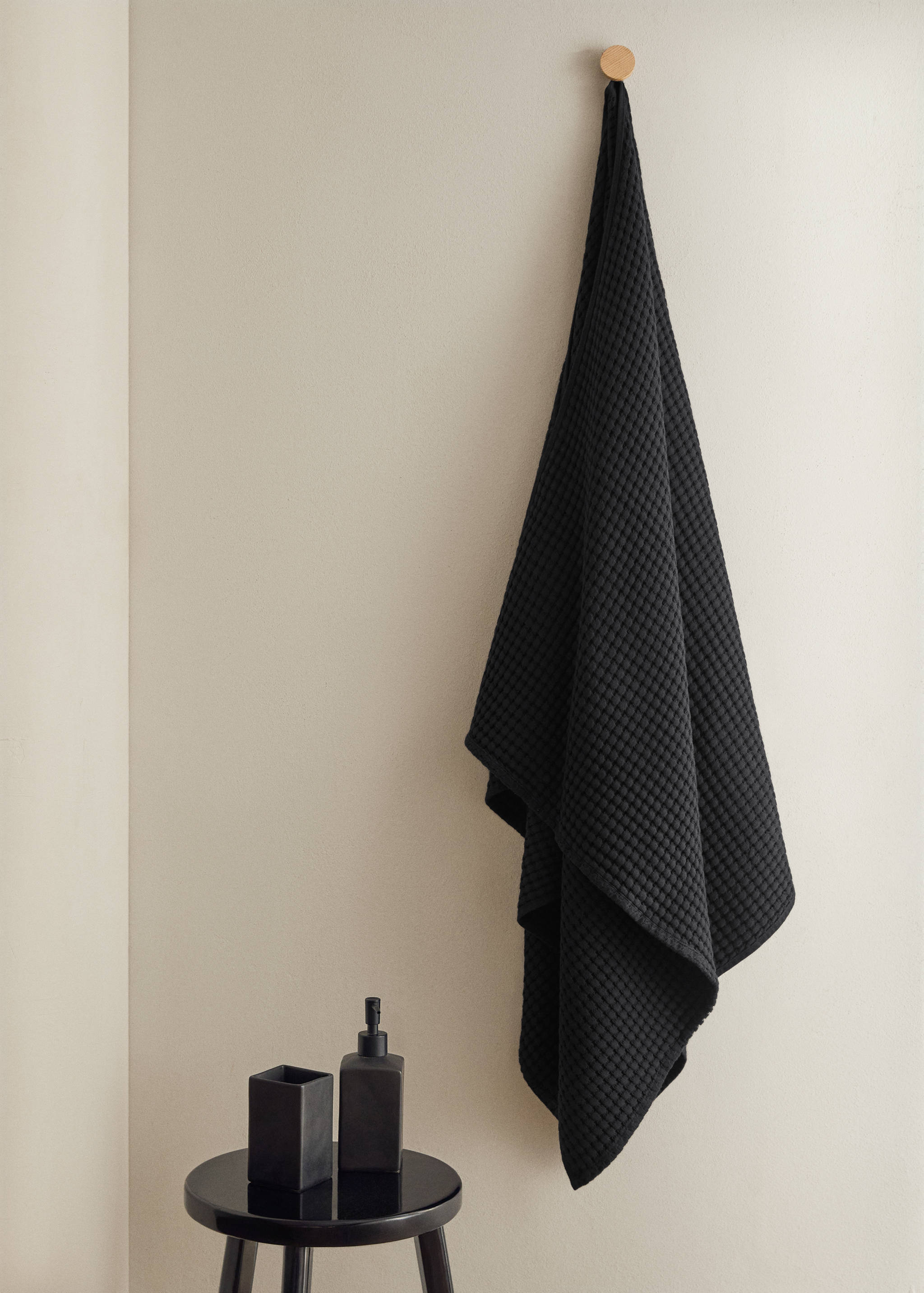 Cotton waffle bath towel - General plane