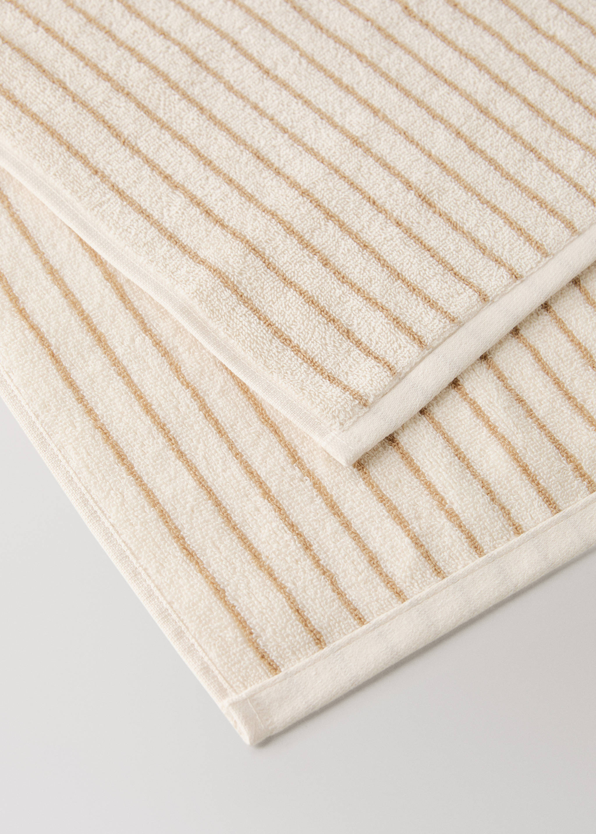 Cotton towel with two-tone stripes - Details of the article 2