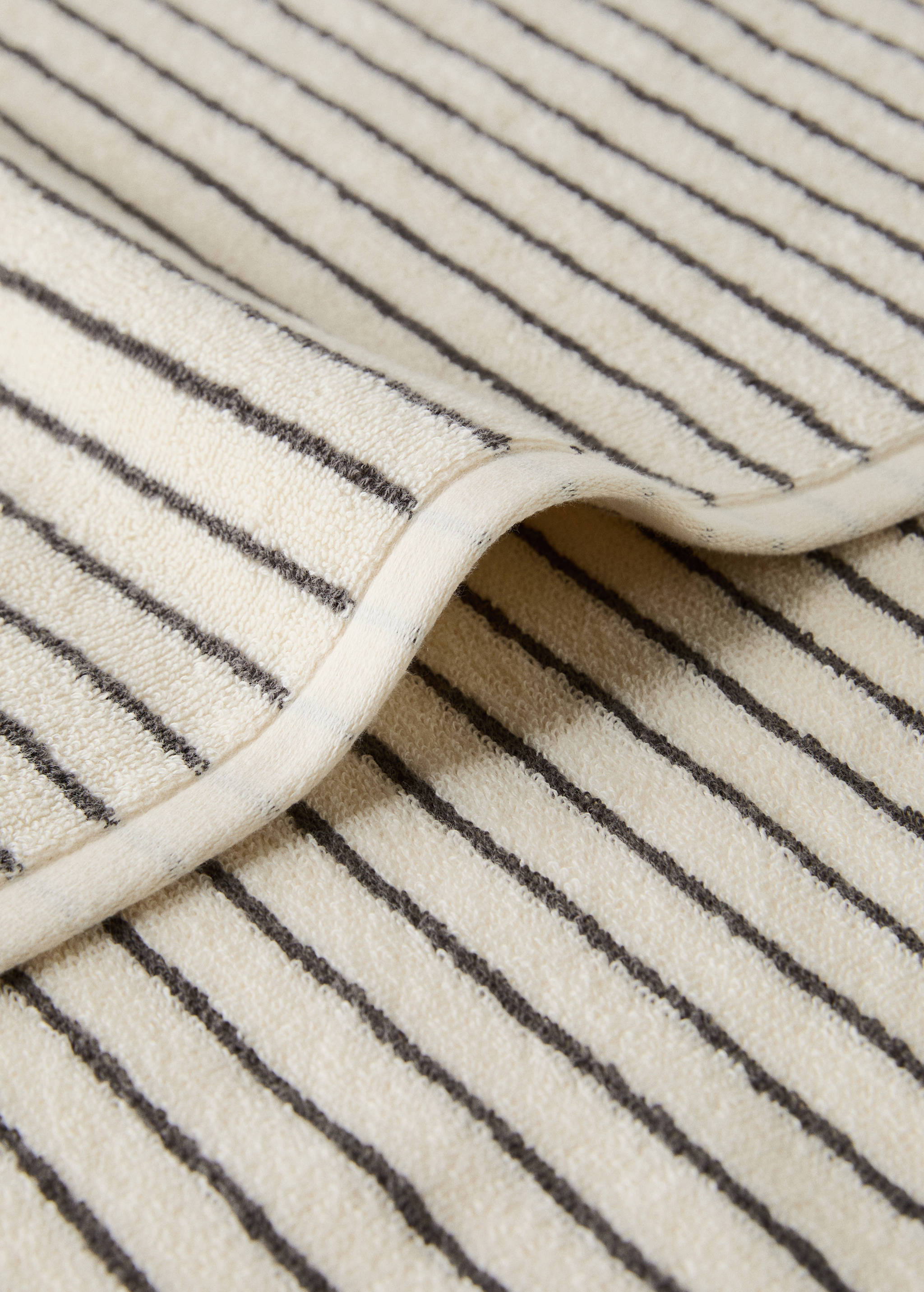 Cotton towel with two-tone stripes - Details of the article 1