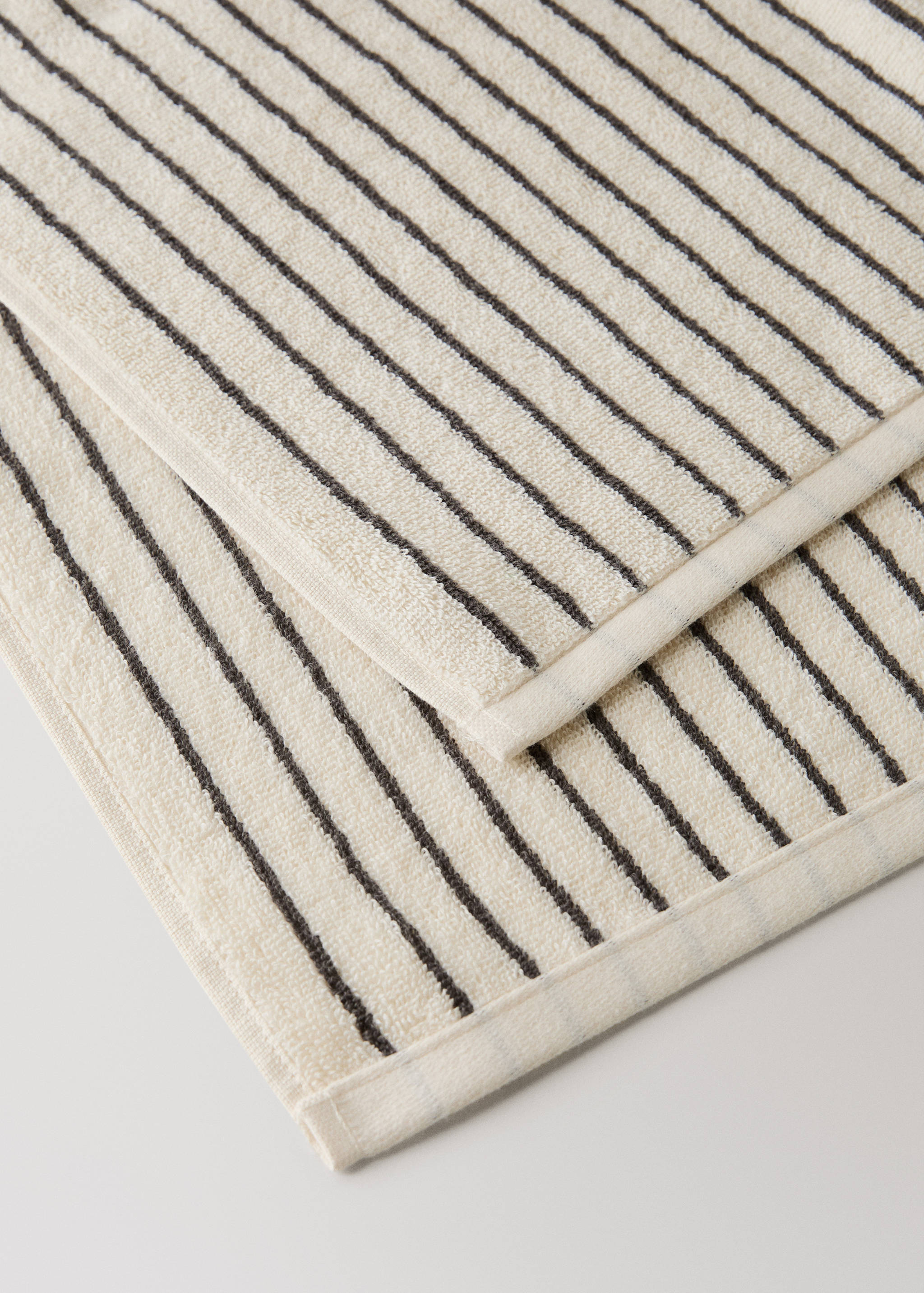 Cotton towel with two-tone stripes - Details of the article 2