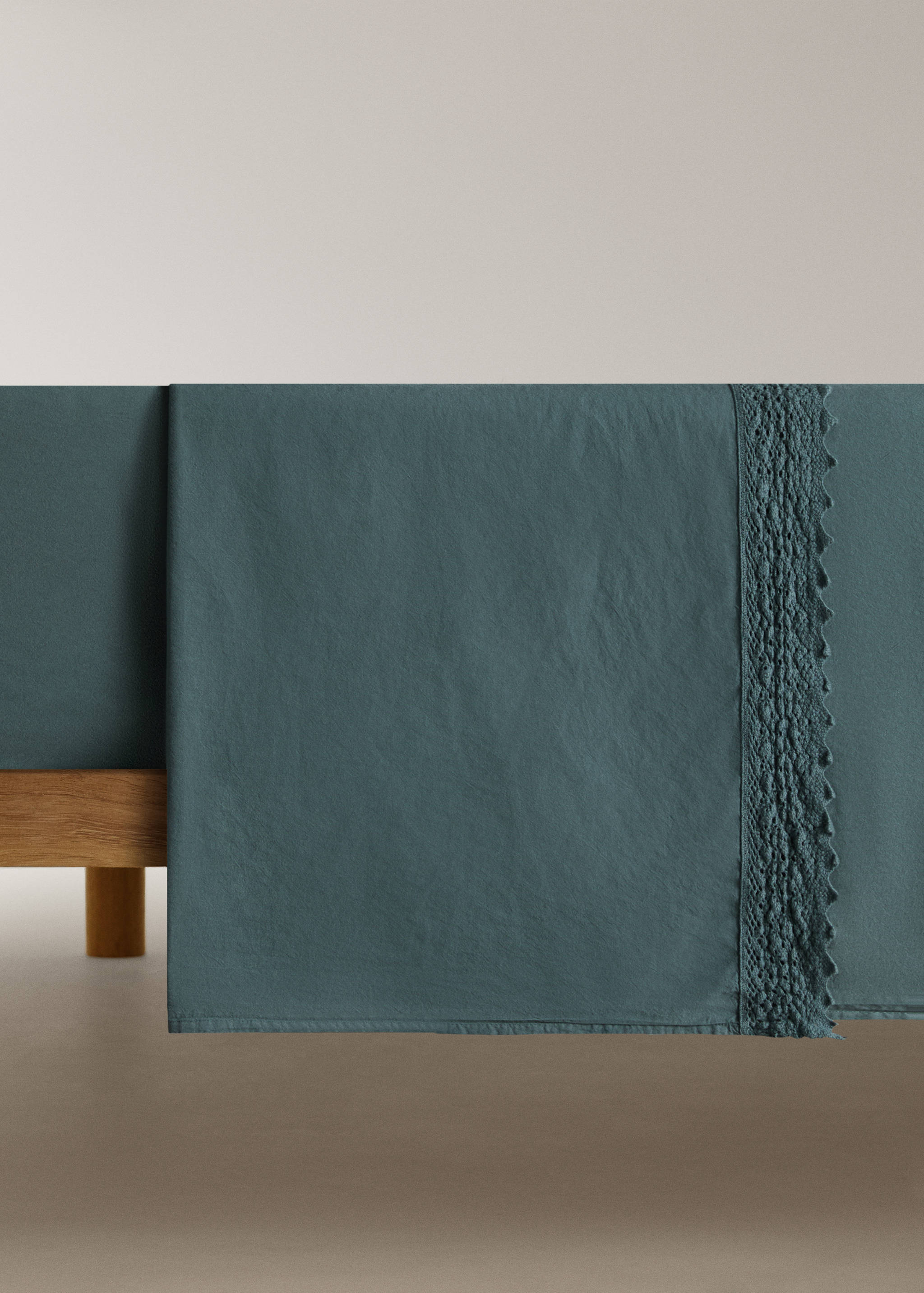 Washed cotton top sheet with lace trim for 90 cm bed - Article without model