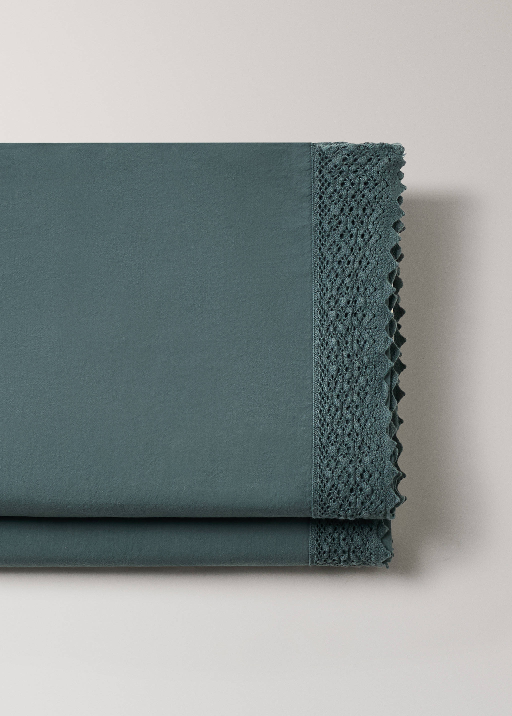 Washed cotton top sheet with lace trim for 150/160 cm bed - Details of the article 2