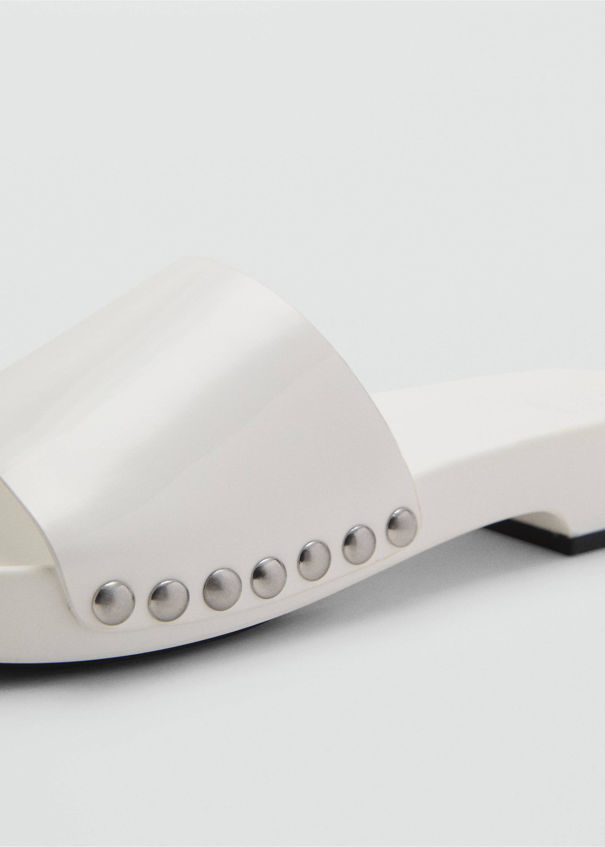 Studded leather sandals - Details of the article 2, White. Ref: 17032029-00.