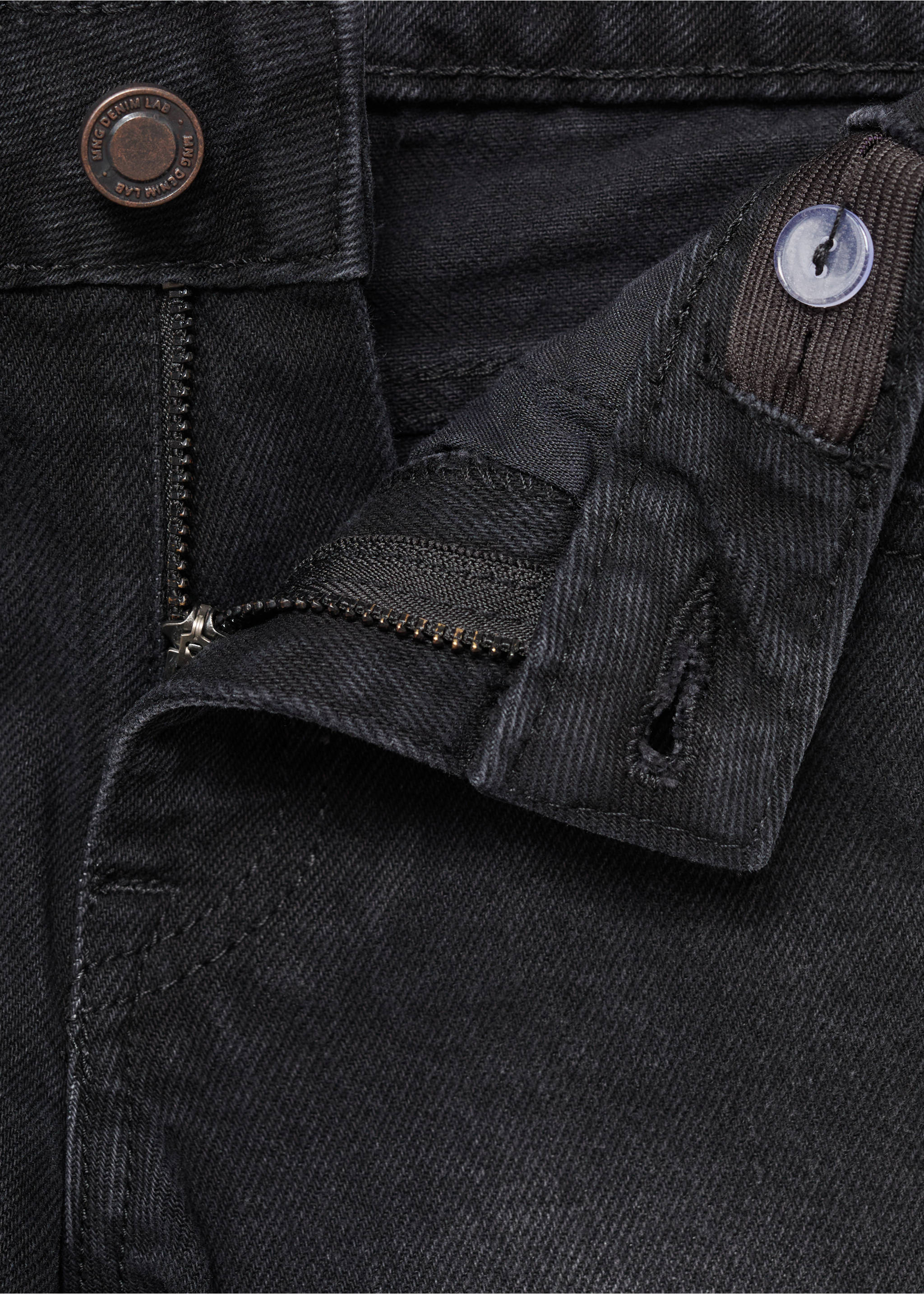 Regular-fit jeans - Details of the article 8, Black denim. Ref: 17032030-00.