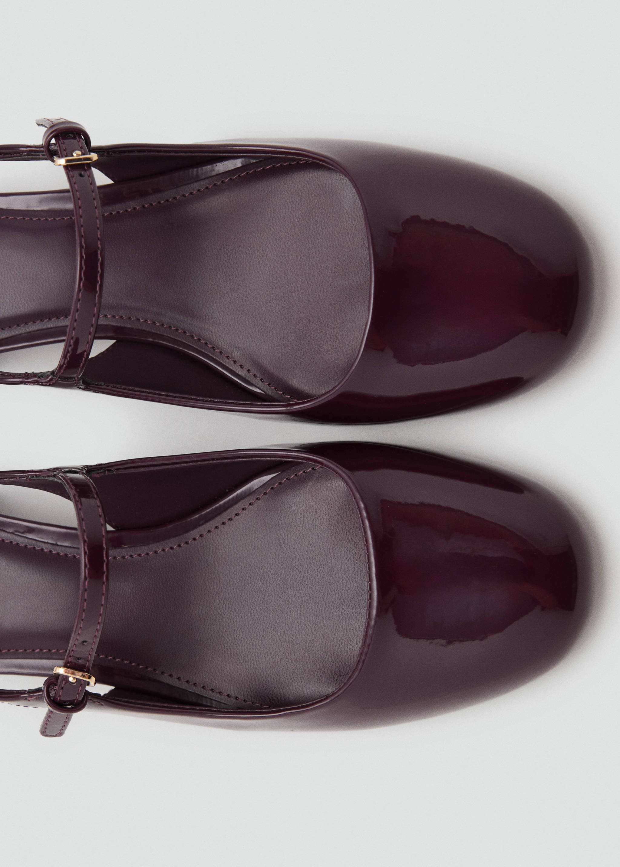 Patent leather block-heel shoes - Details of the article 2