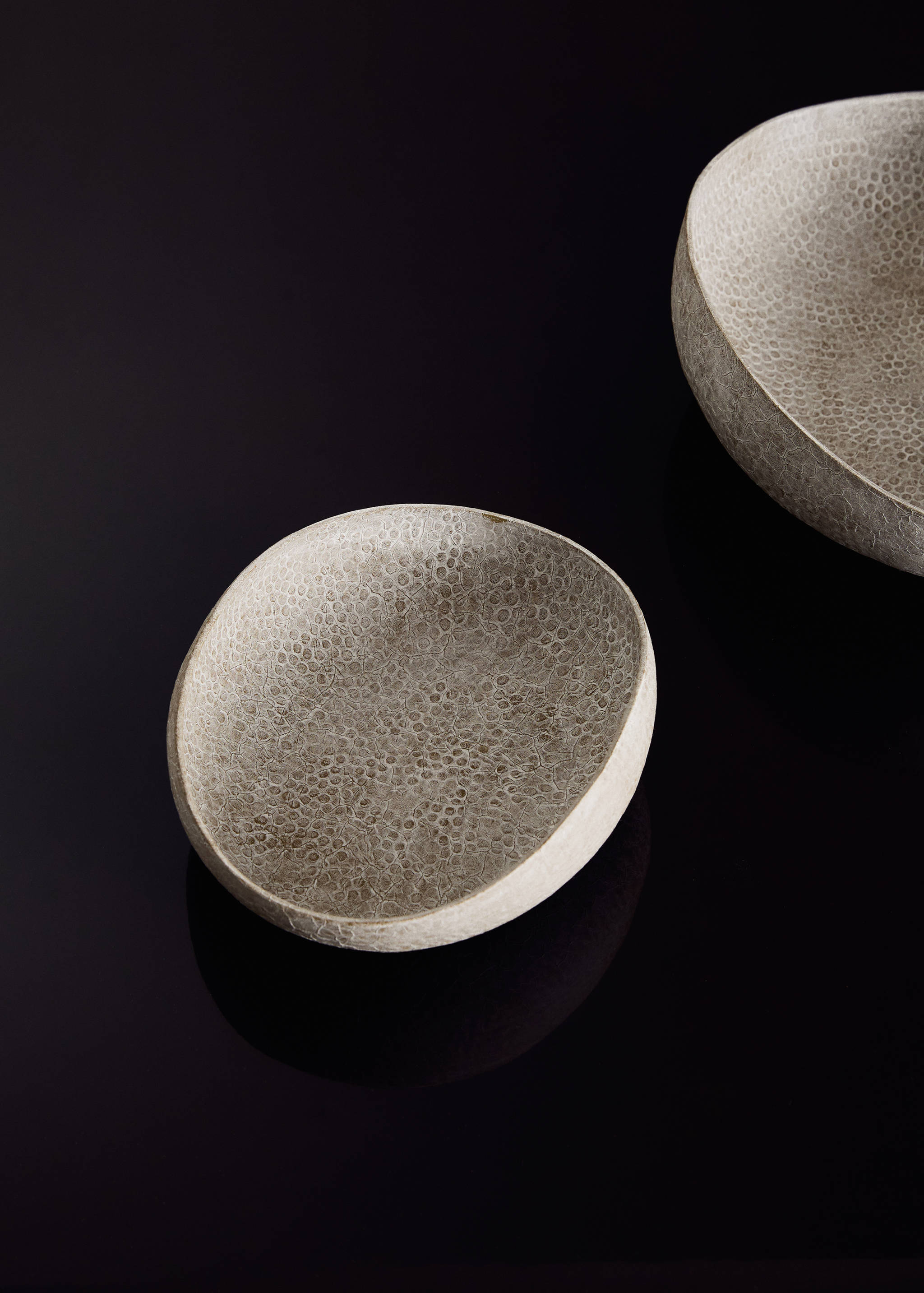 Kleine decoratieve metalen kom met textuur - Overzichtstekening