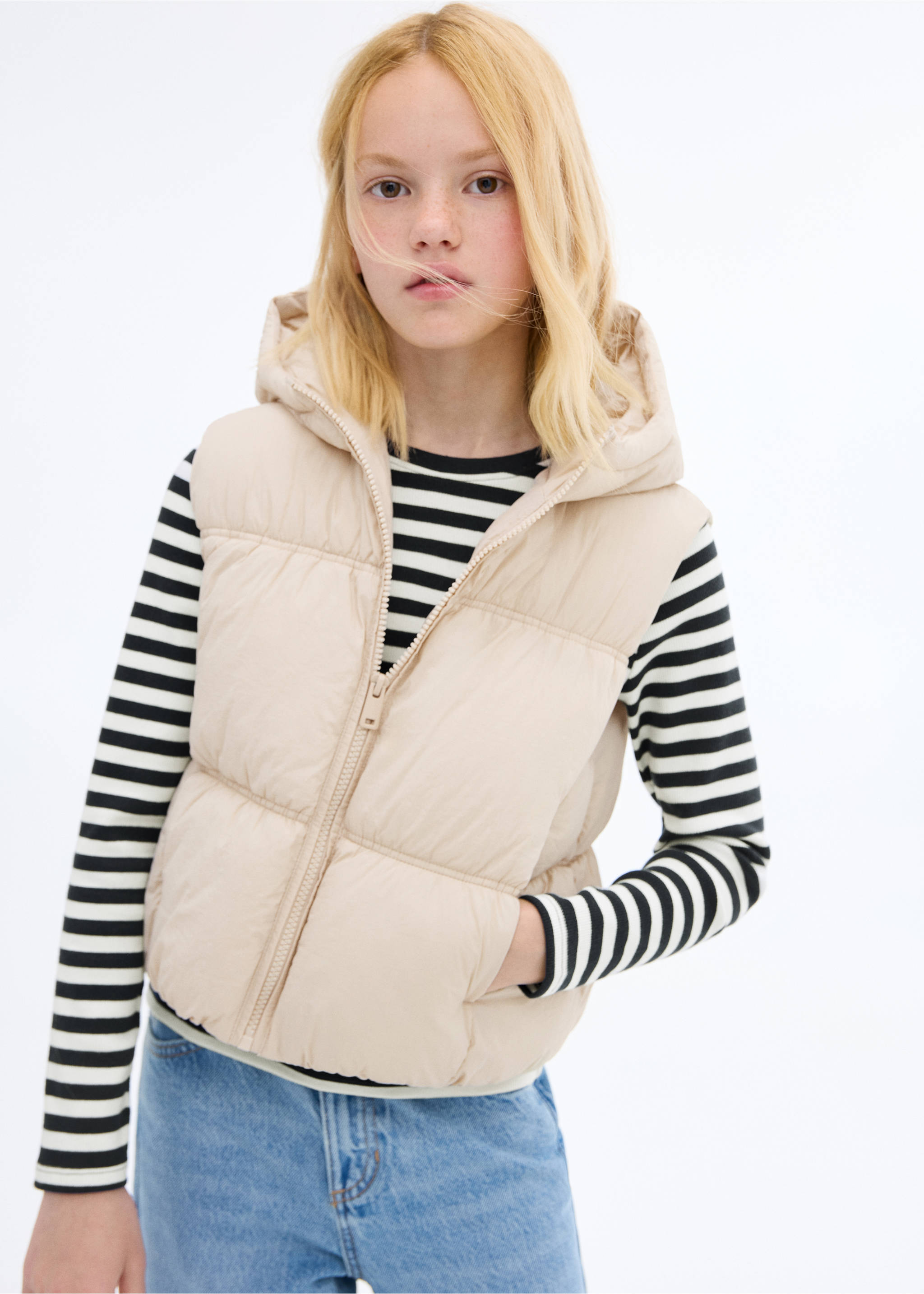 Quilted gilet with hood - Medium plane, Ecru. Ref: 17032896-00.