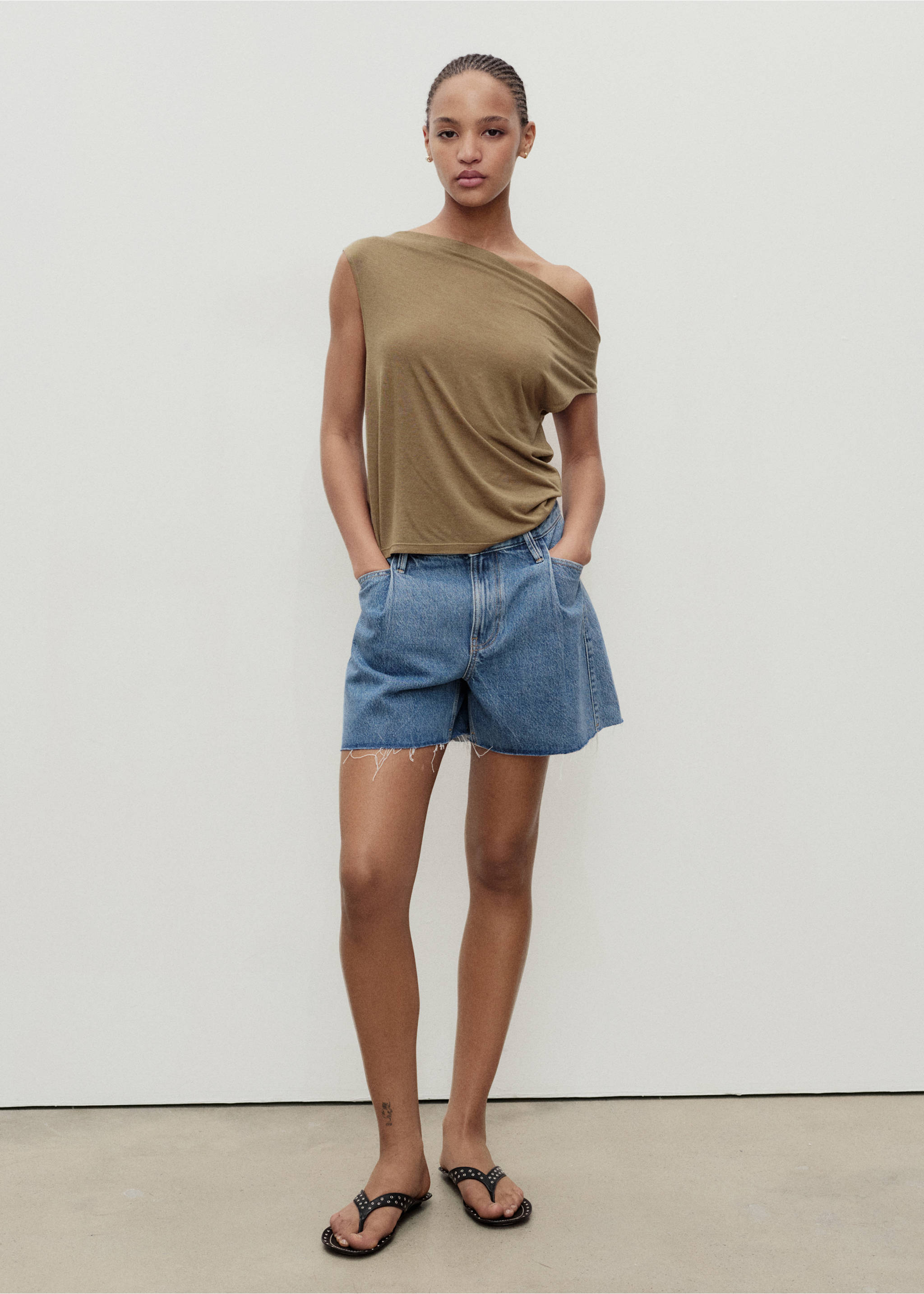 Denim shorts with frayed hem and pleats - General plane, Medium Blue. Ref: 17032902-00.