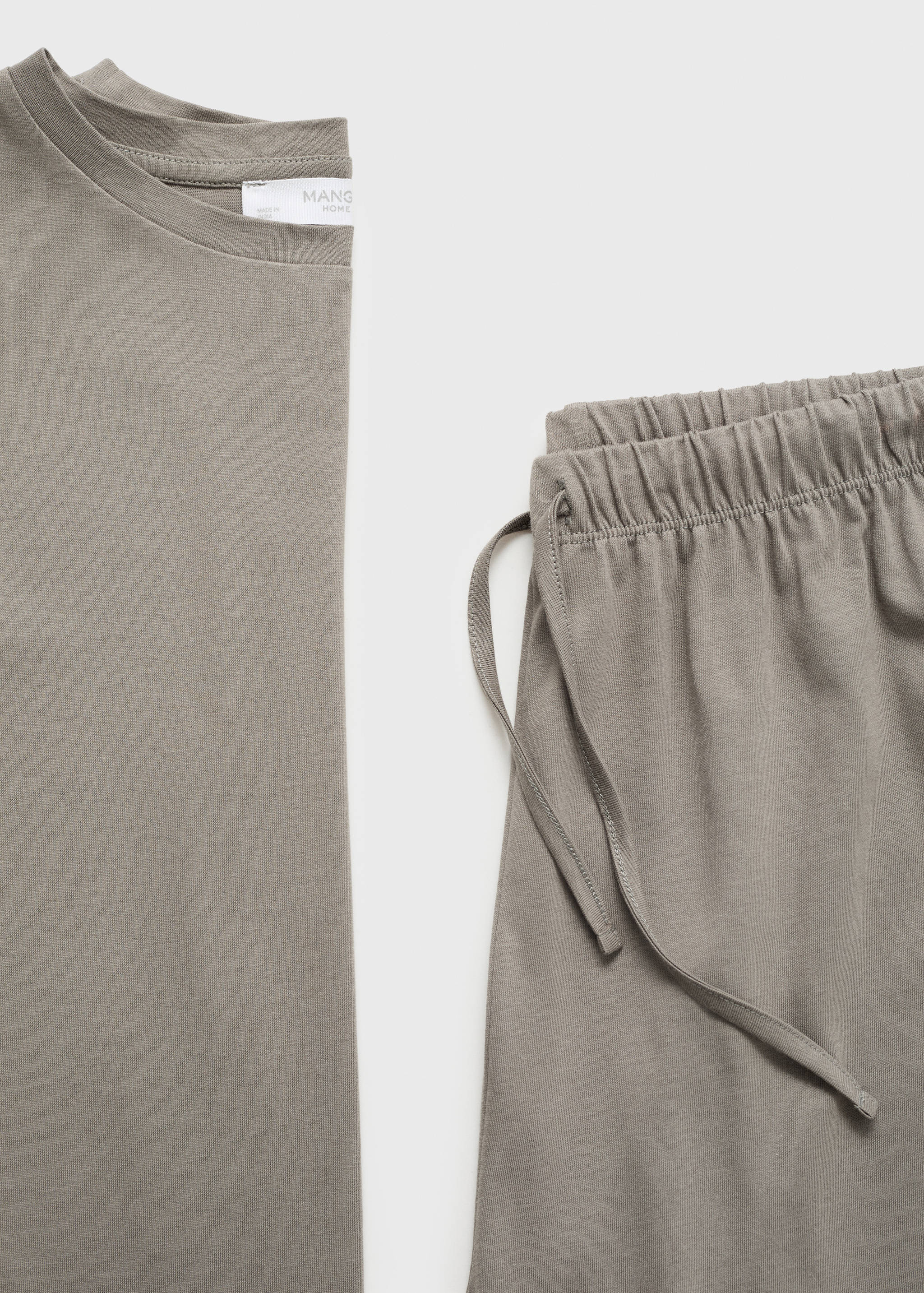 Two-piece plain cotton pyjamas - Details of the article 0