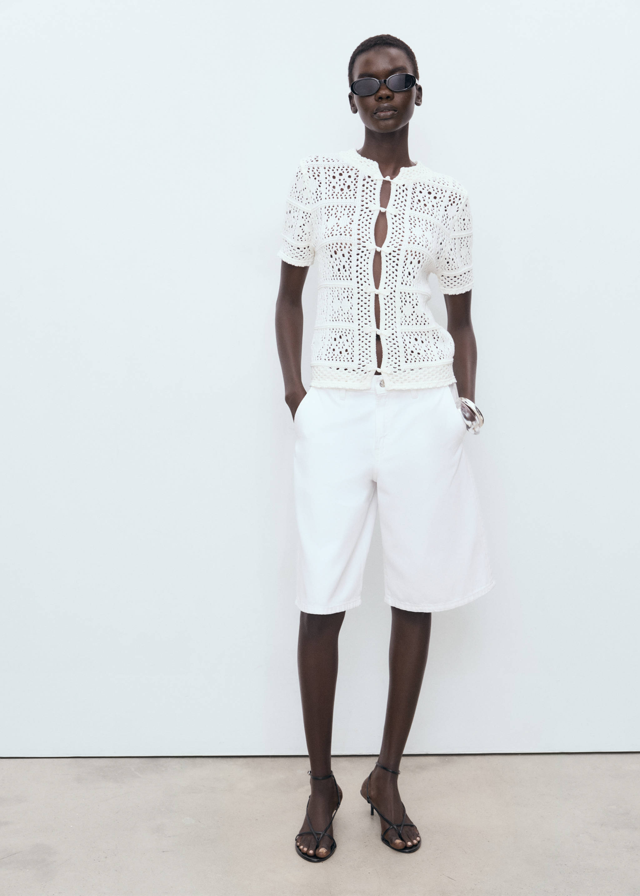 Cárdigan crochet manga corta - Plano general