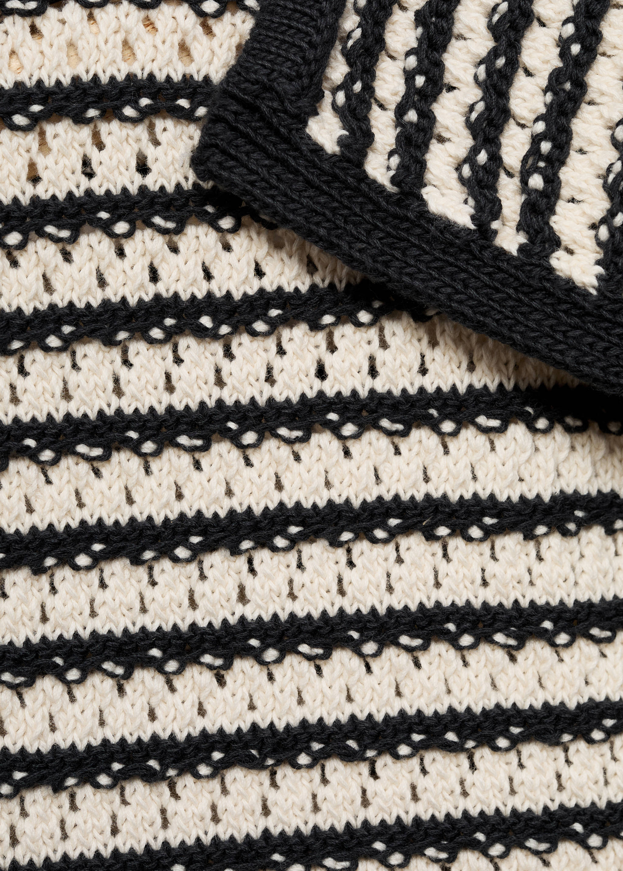 100% cotton polo shirt with striped structure - Details of the article 0