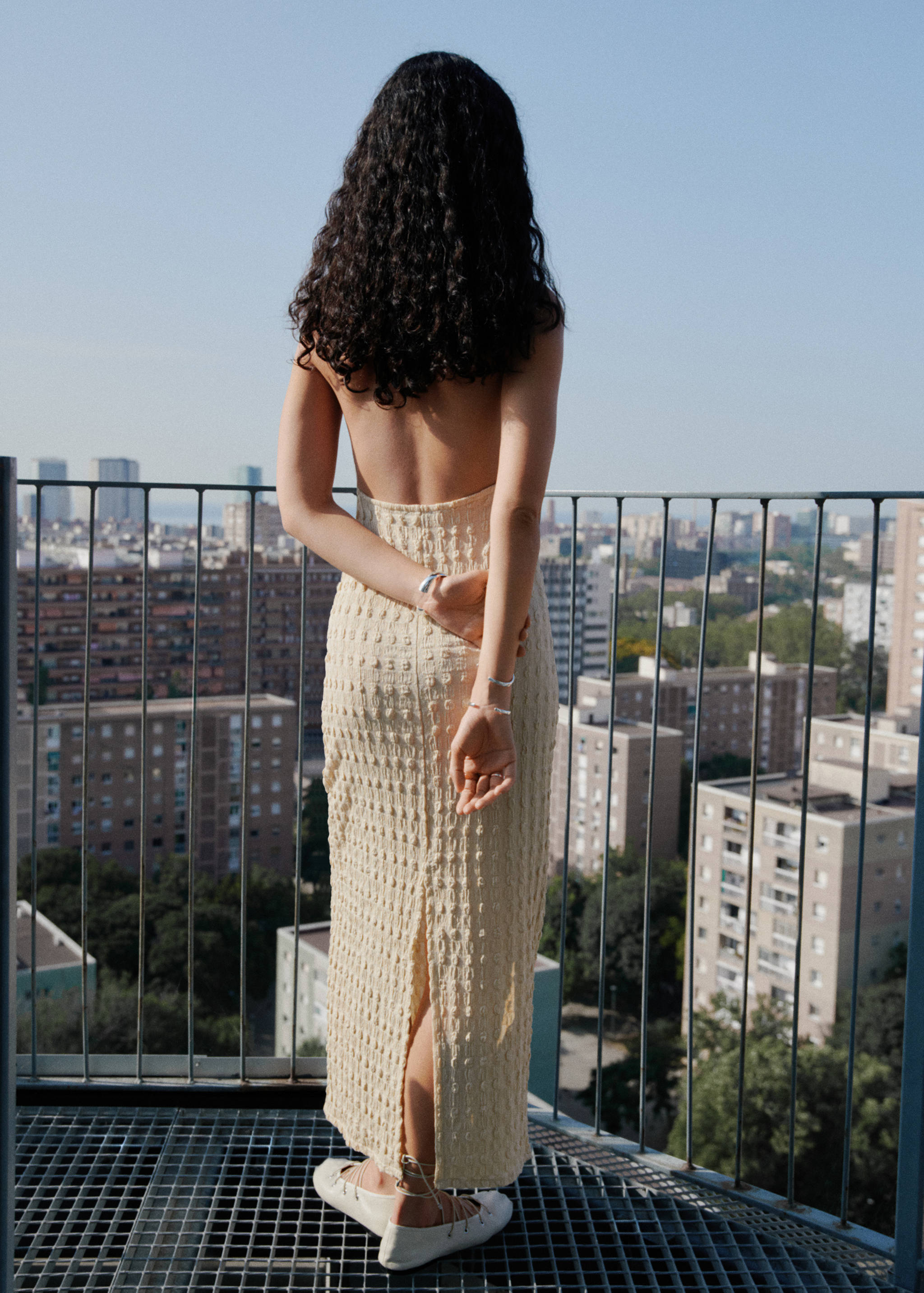 Halter-neck crêpe dress - Reverse of the article