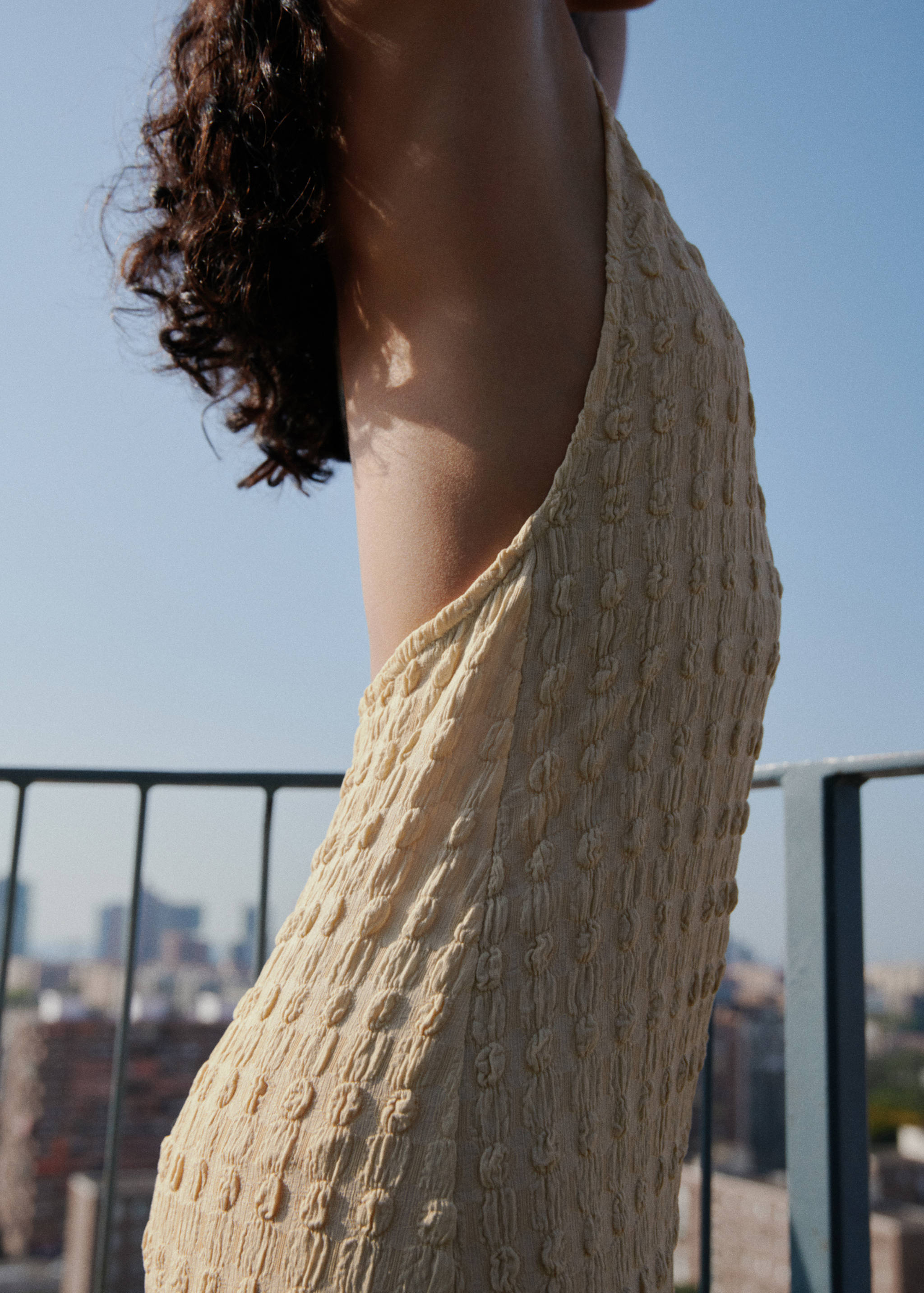 Halter-neck crêpe dress - Details of the article 1