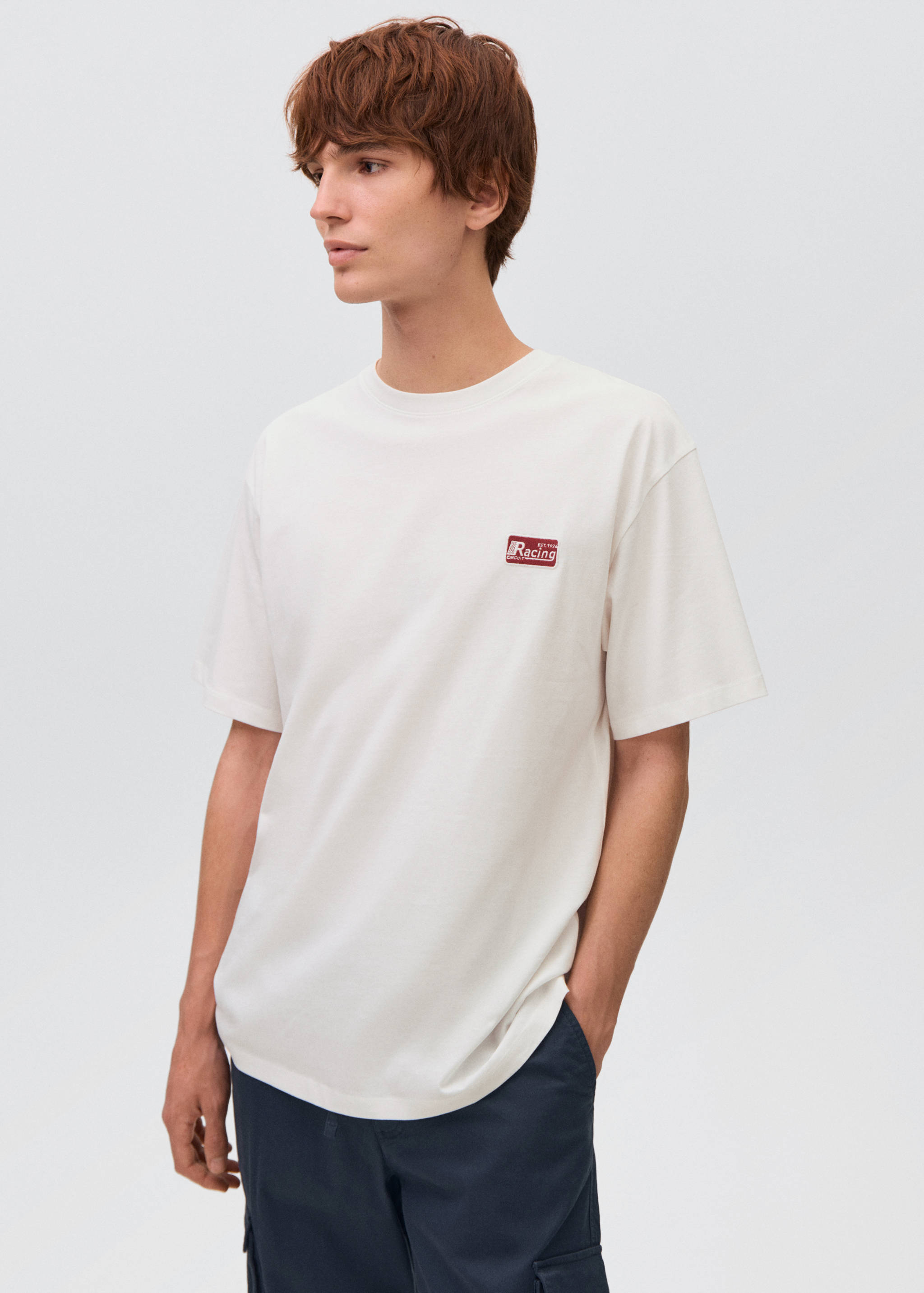 Хлопковая футболка с принтом - Средний план