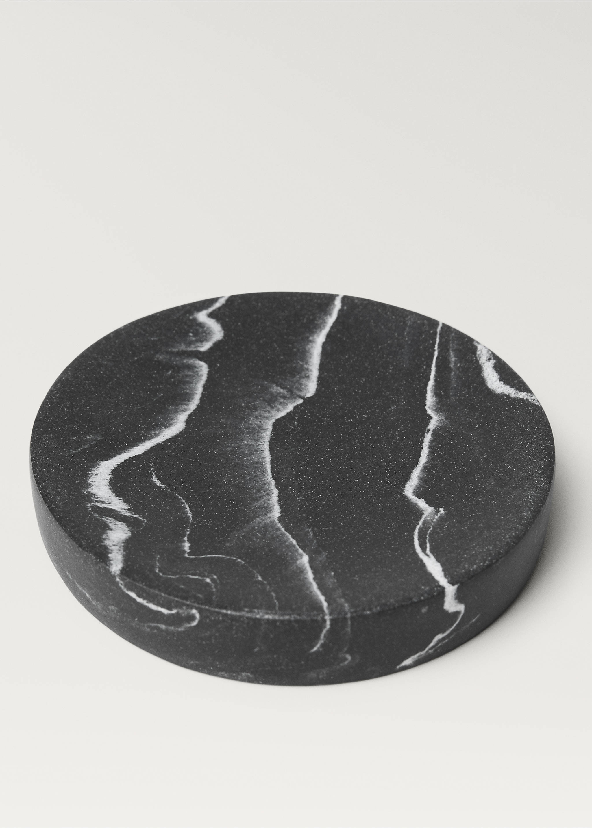Marble-effect soap dish - Details of the article 1, Black. Ref: 17032921-00.