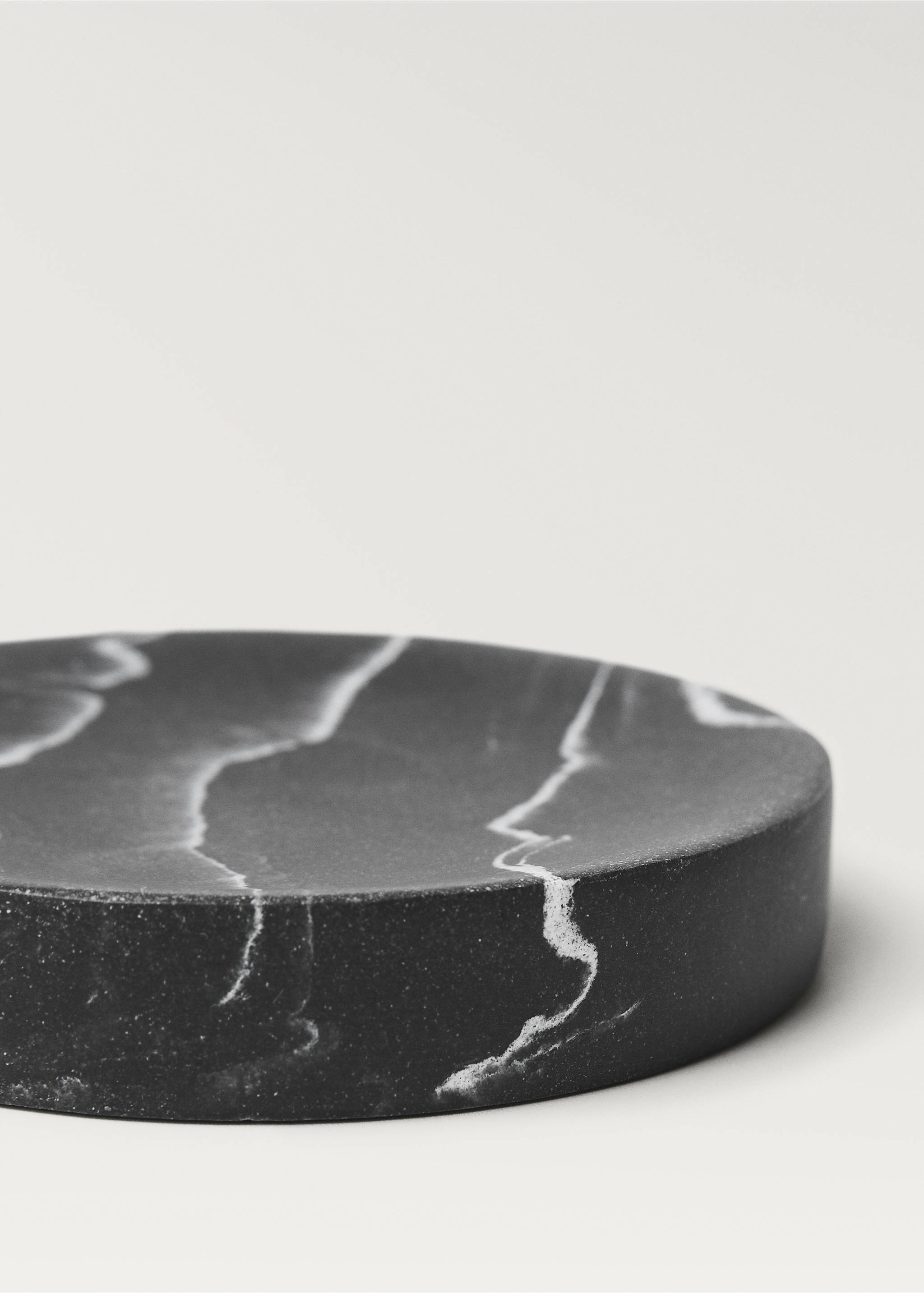 Marble-effect soap dish - Details of the article 2, Black. Ref: 17032921-00.