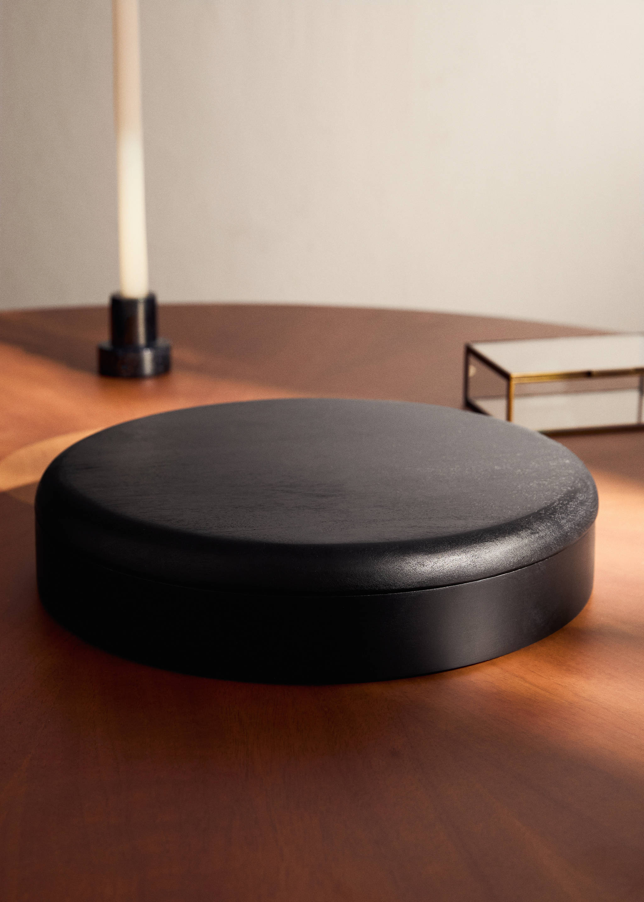 Large round acacia wood box - General plane