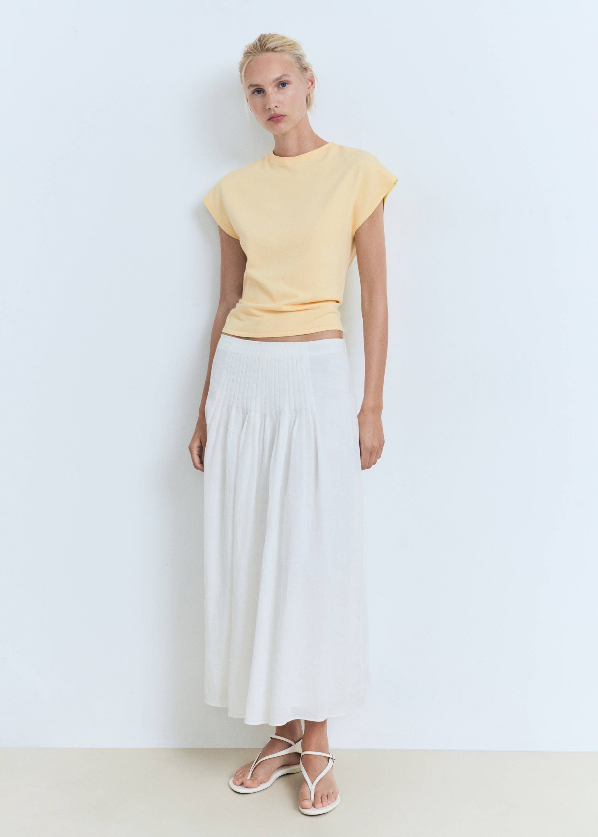 Short-sleeved fine-knit sweater - General plane