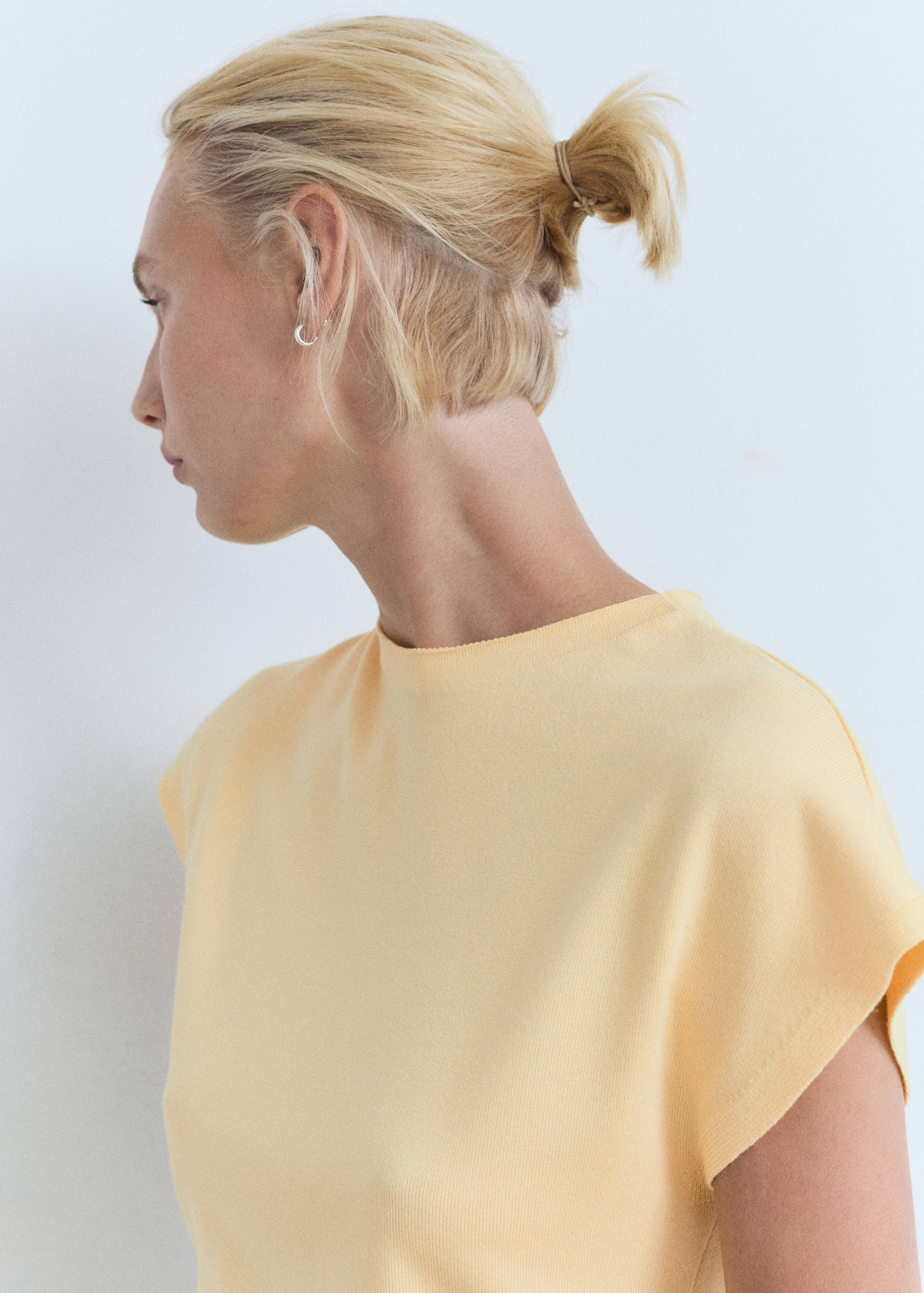 Short-sleeved fine-knit sweater - Details of the article 1