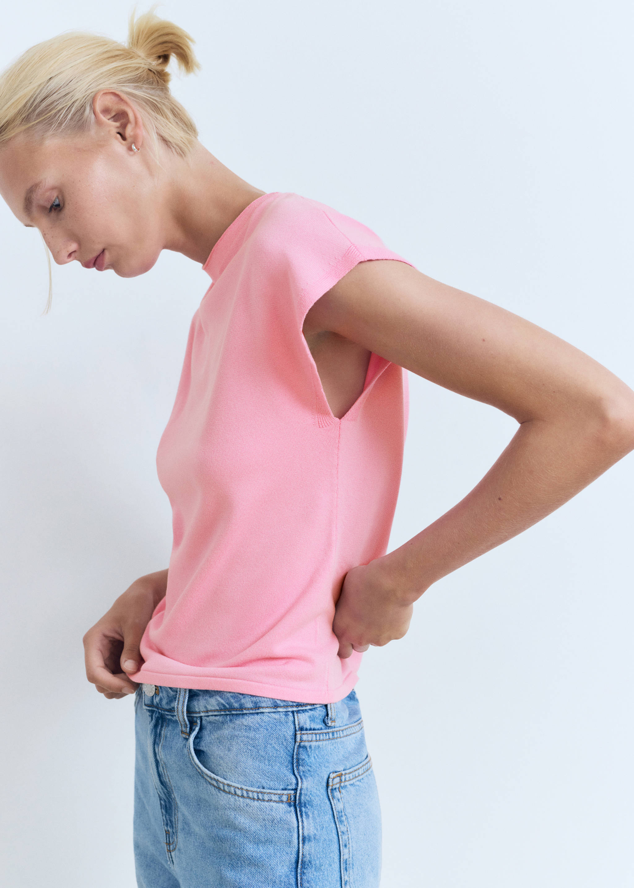 Short-sleeved fine-knit sweater - Medium plane