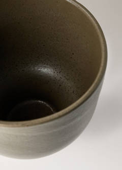 Large terracotta planter — Olive Green 2