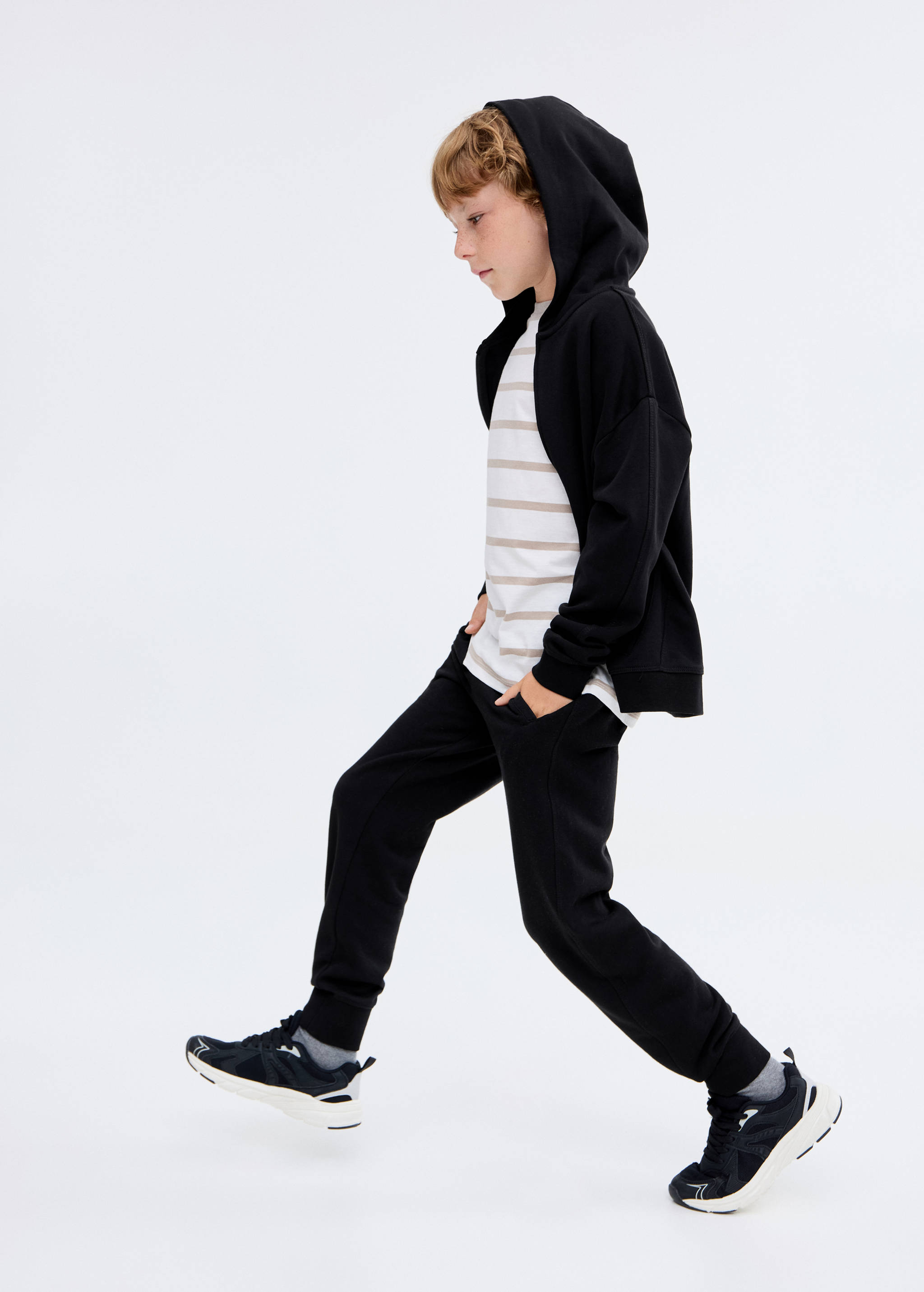 Spodnie joggersy ze sznurkiem - Plan średni