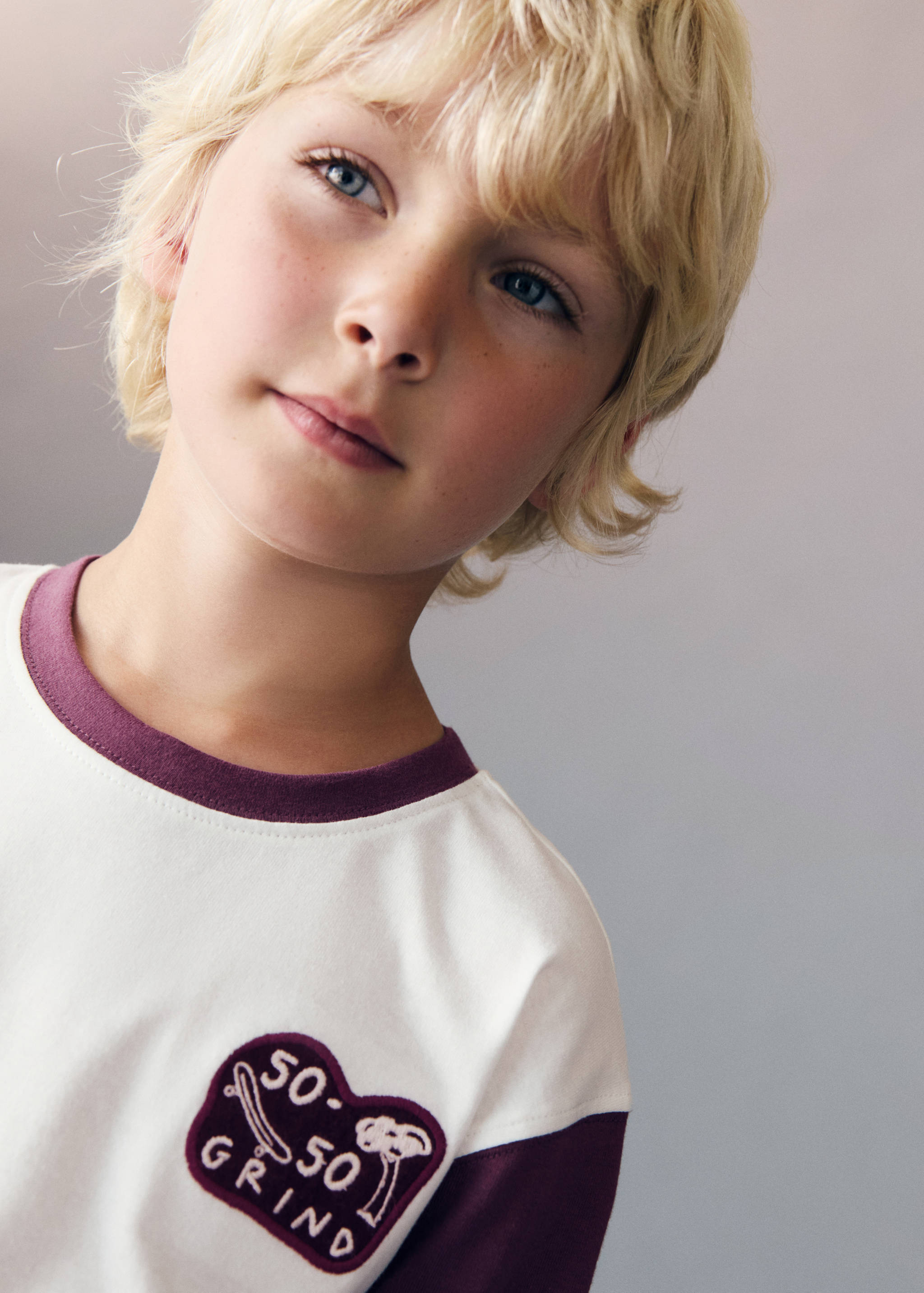 T-Shirt mit Logostickerei - Detail des Artikels 1