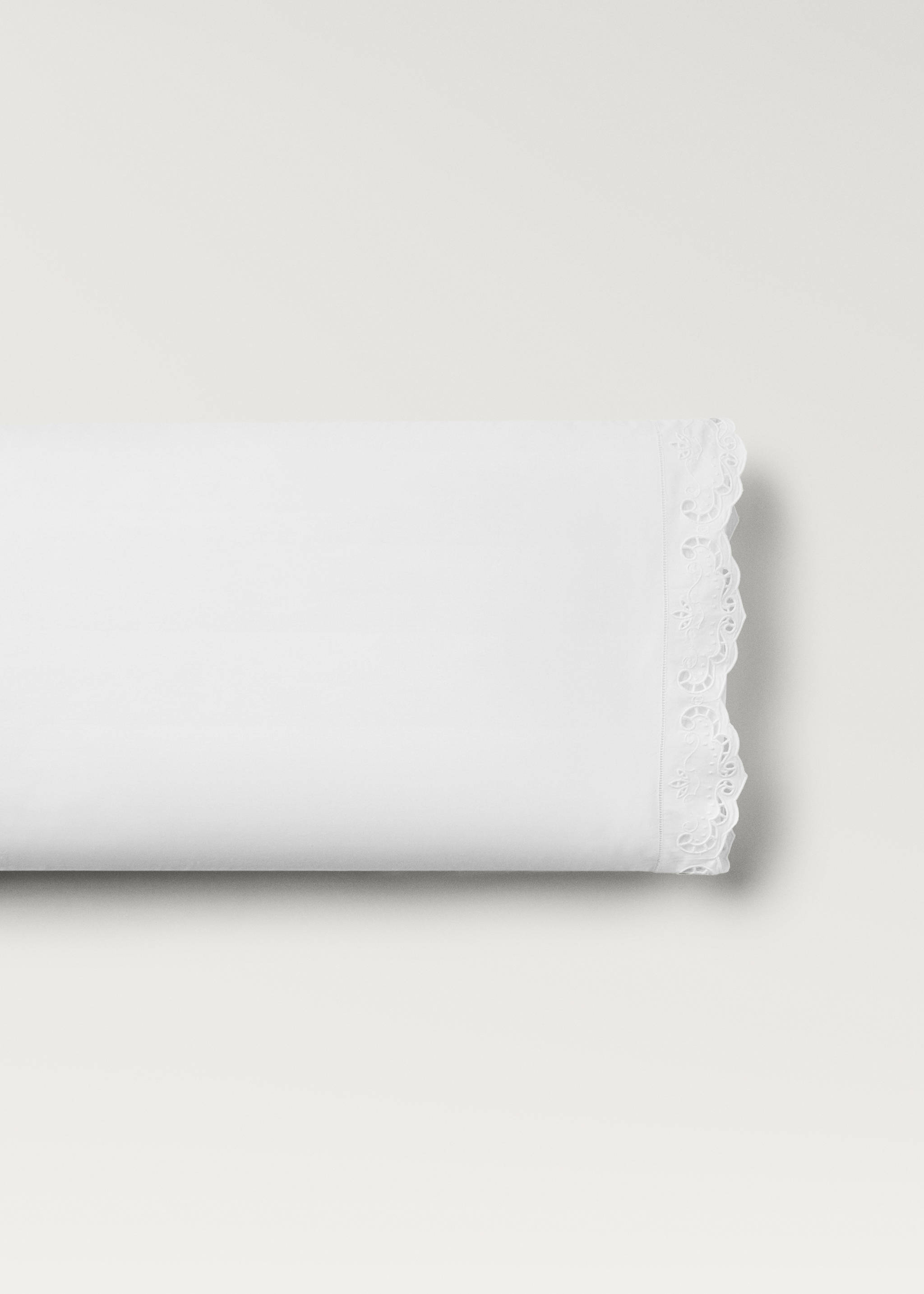 Broderat kuddfodral i bomull med hålmönster 45x110 cm - Artikel utan modell