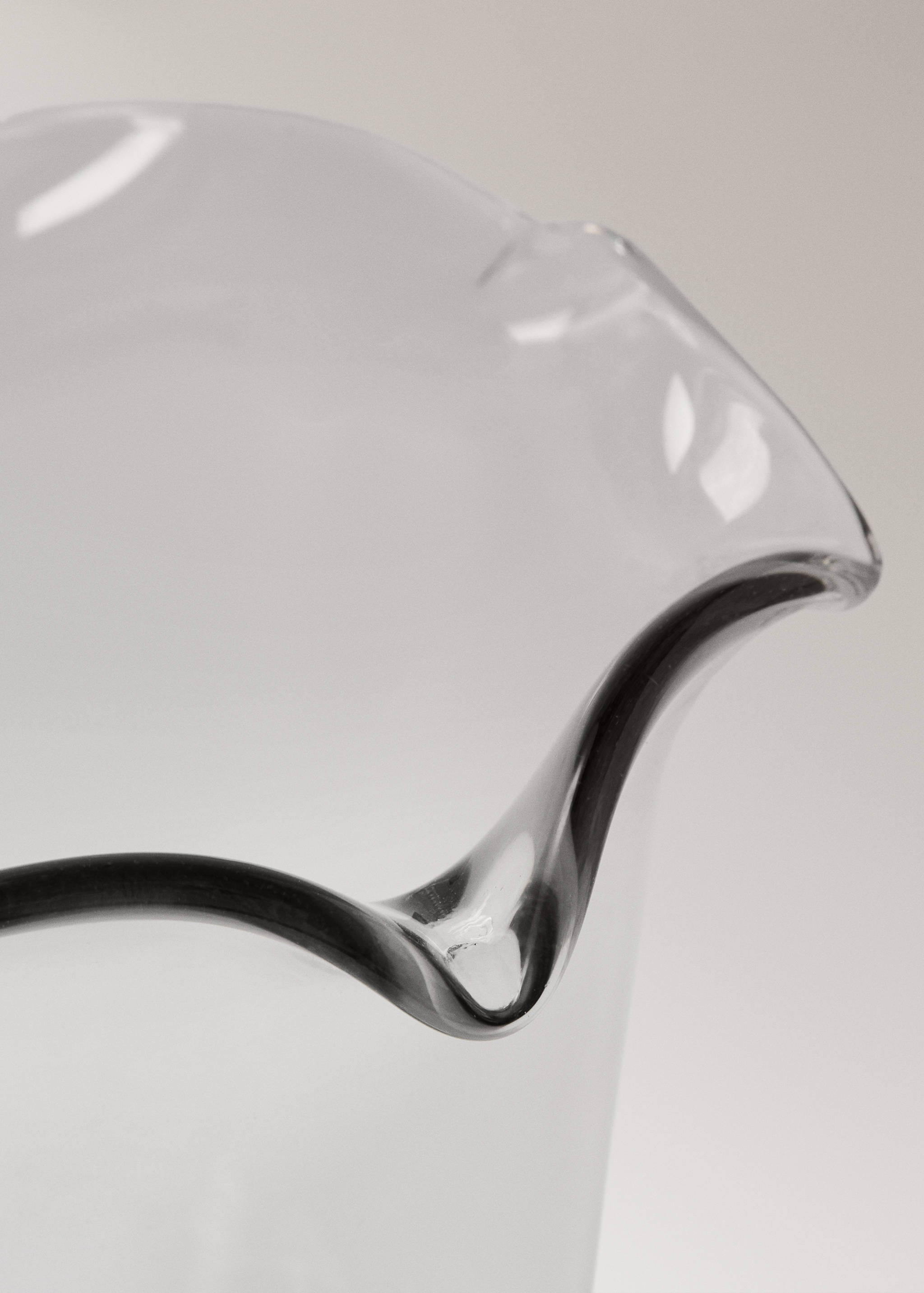 Recycled glass vase with waves - Details of the article 2