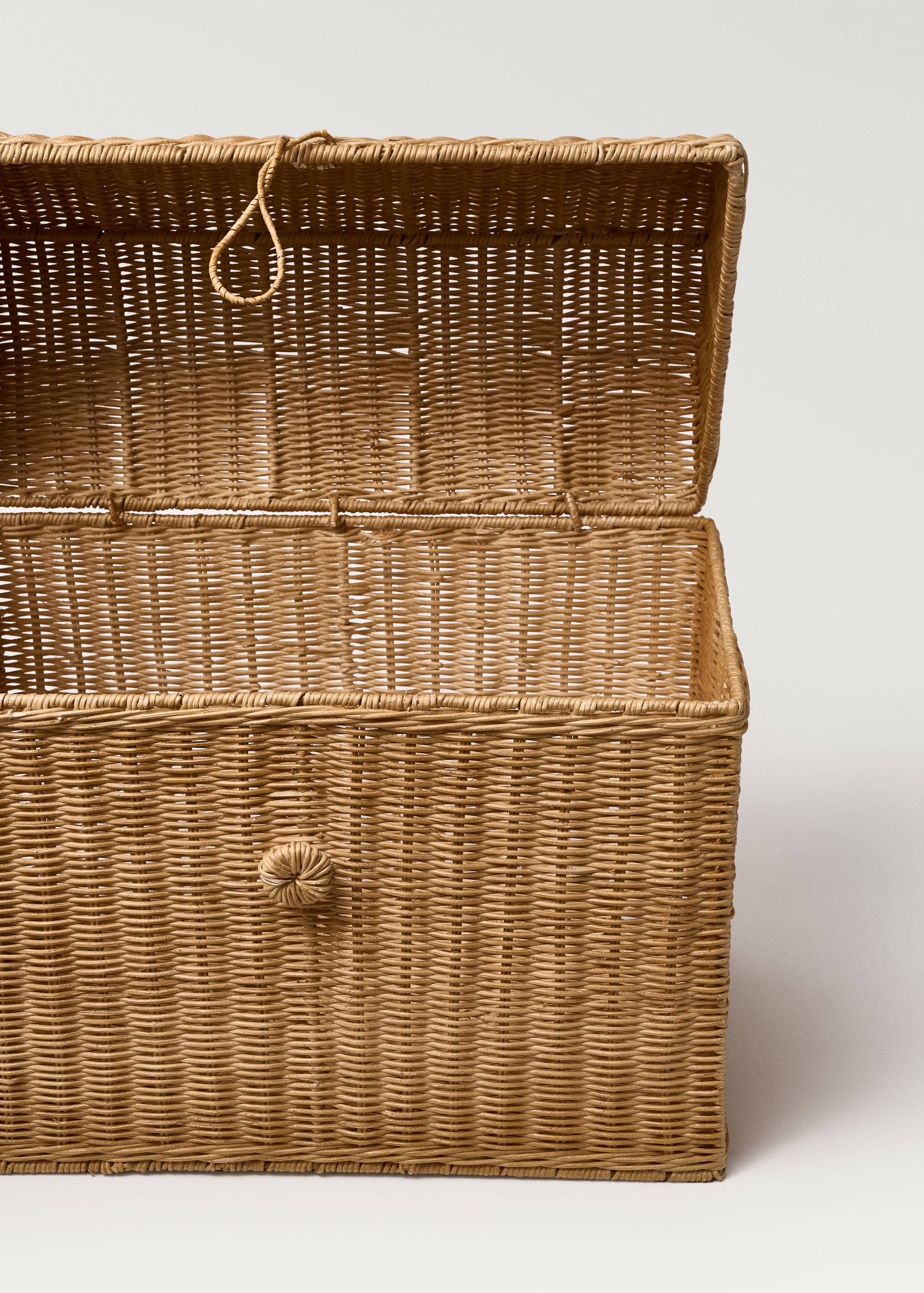 Large rattan trunk basket - Details of the article 3