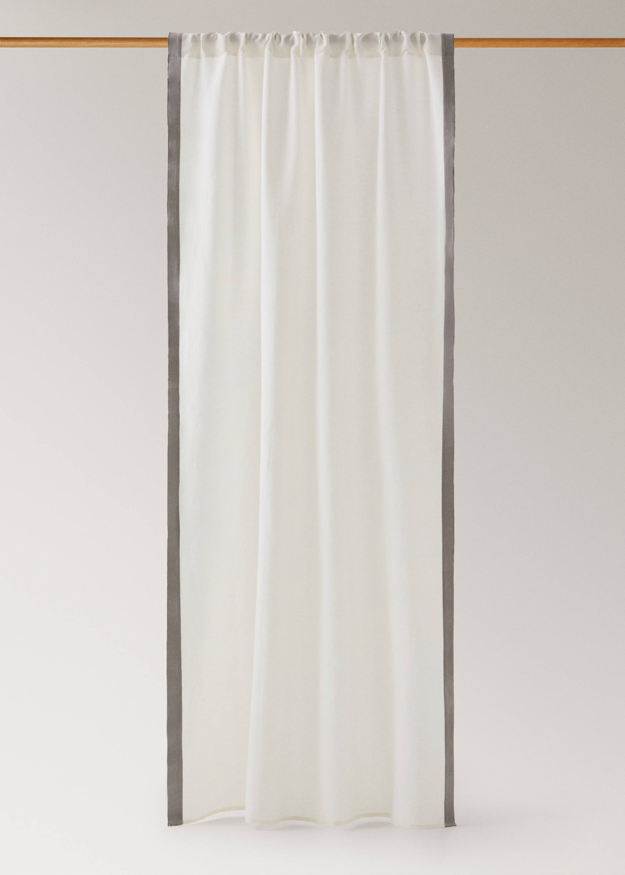 Leinenvorhang mit seitlichem Streifen, mittlere Lichtundurchlässigkeit - Artikel ohne Model