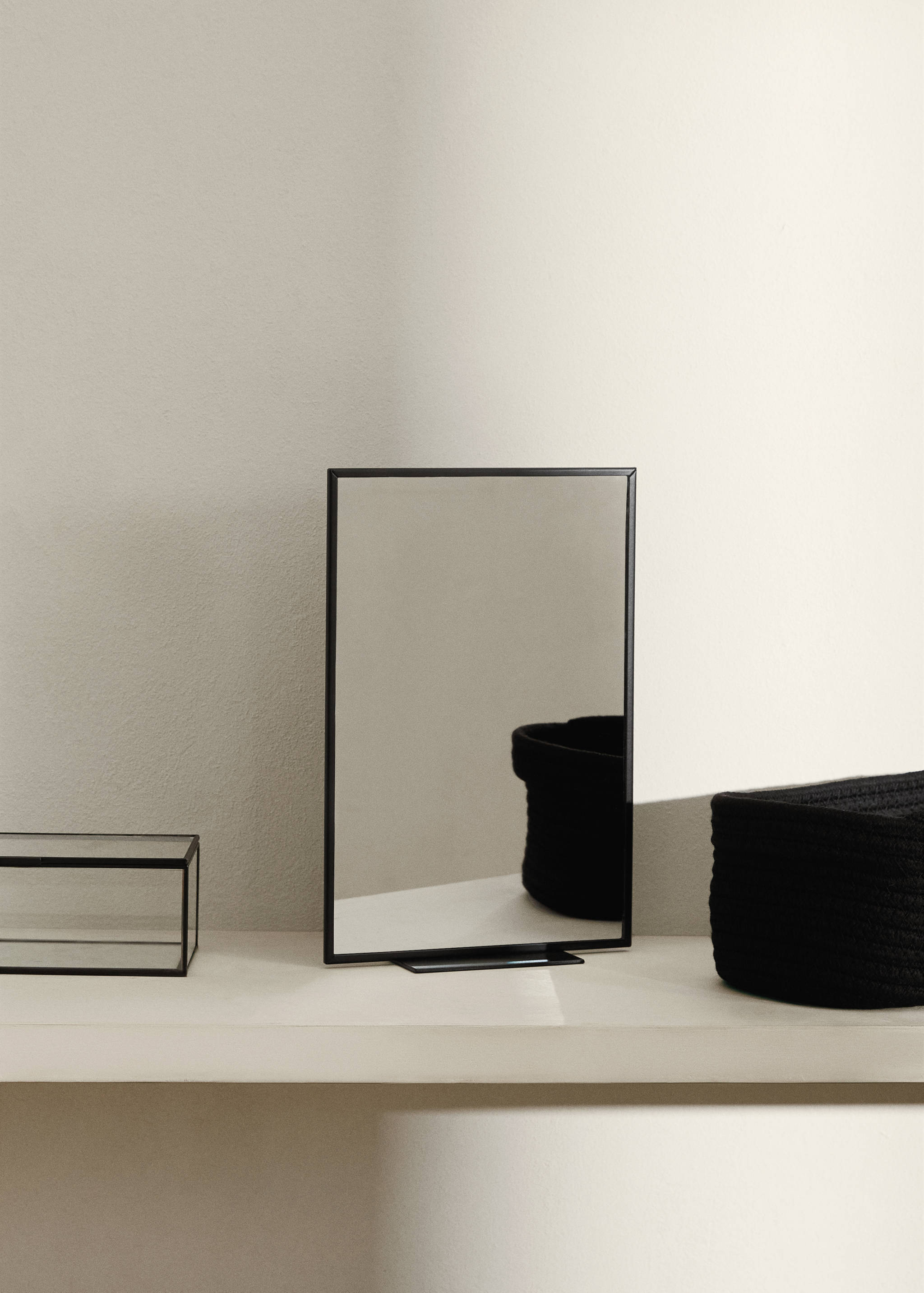 Metal vanity mirror - General plane