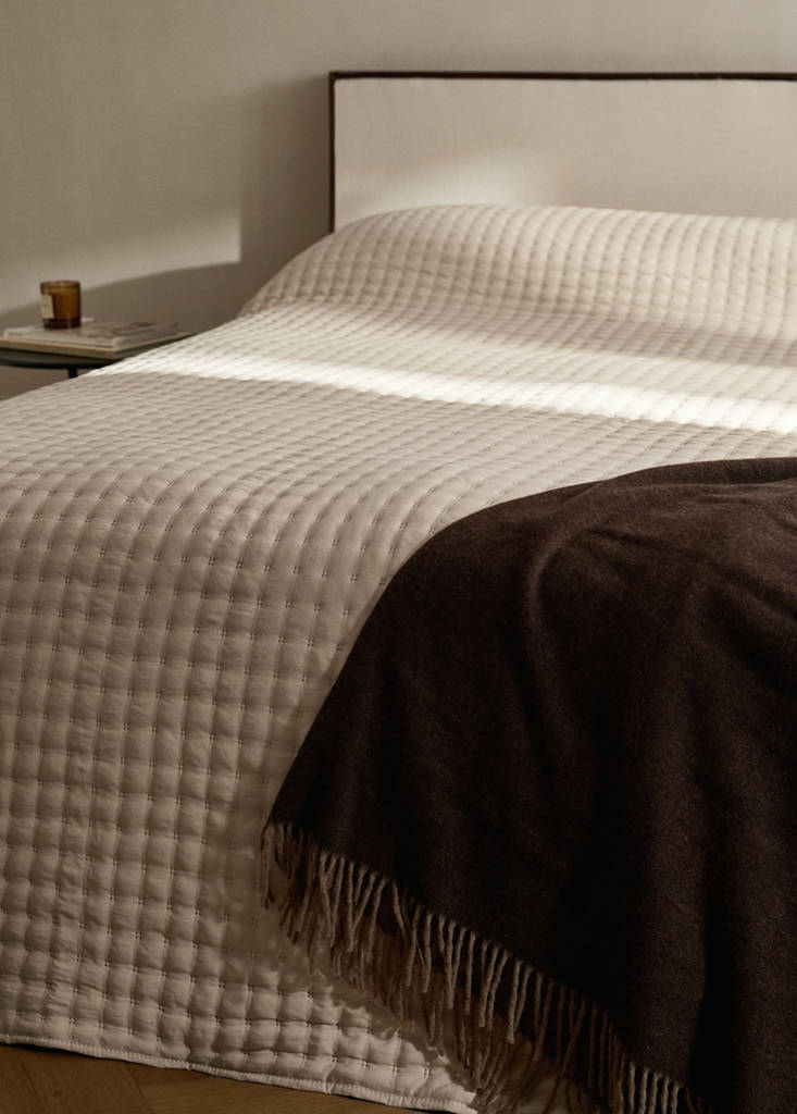 Steppdecke mit weicher Haptik für 130/150 cm Bett — Beige