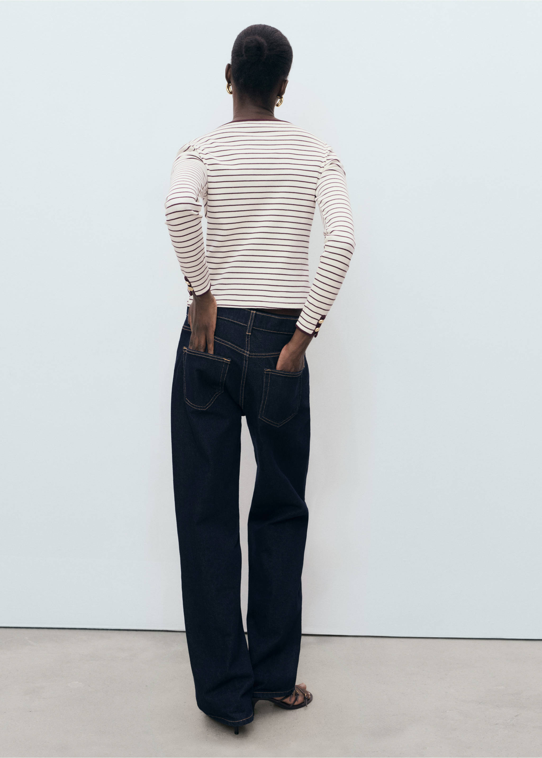 Cotton t-shirt with buttoned cuffs - Reverse of the article, Burgundy. Ref: 17034085-00.