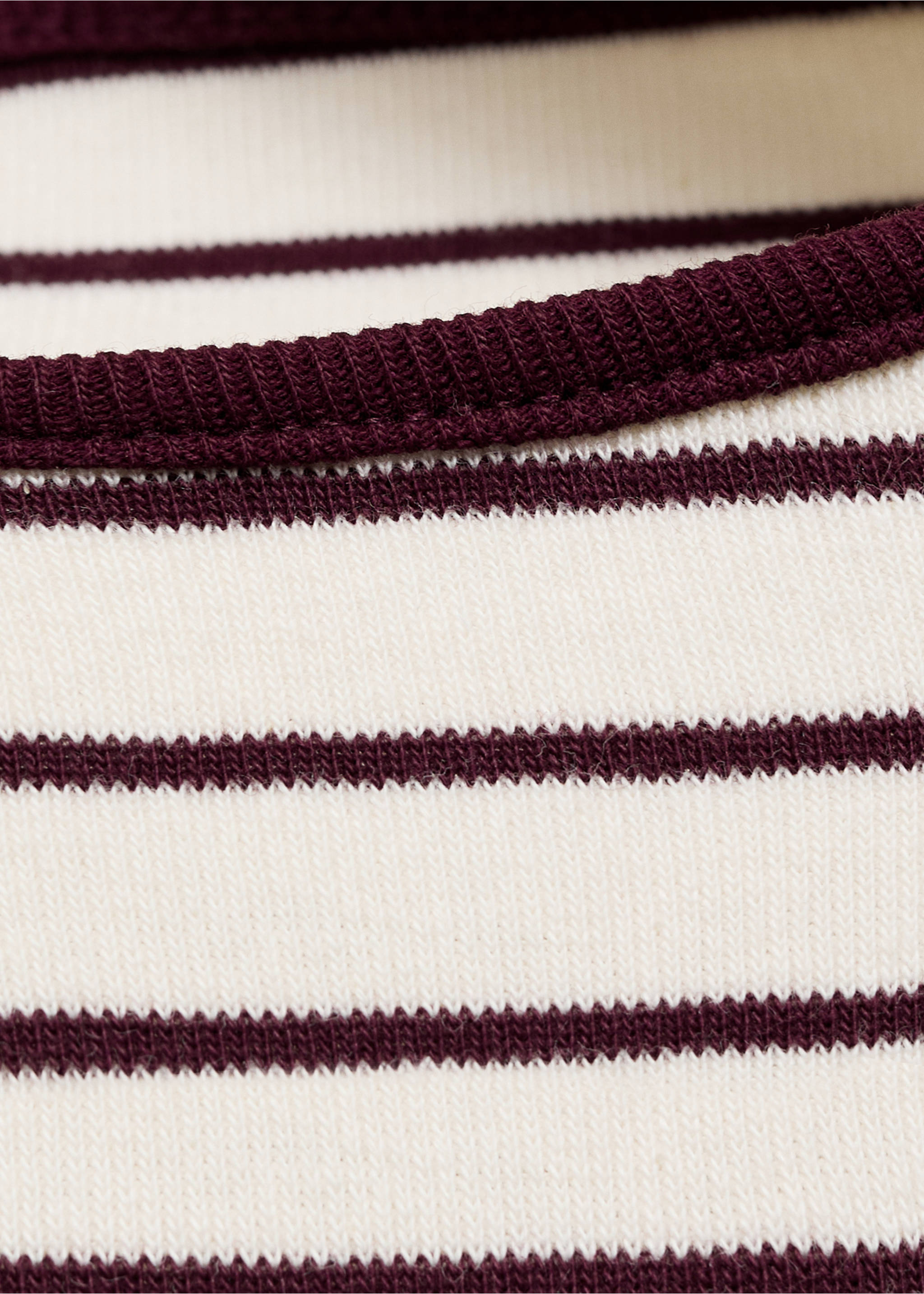 Cotton t-shirt with buttoned cuffs - Details of the article 0, Burgundy. Ref: 17034085-00.