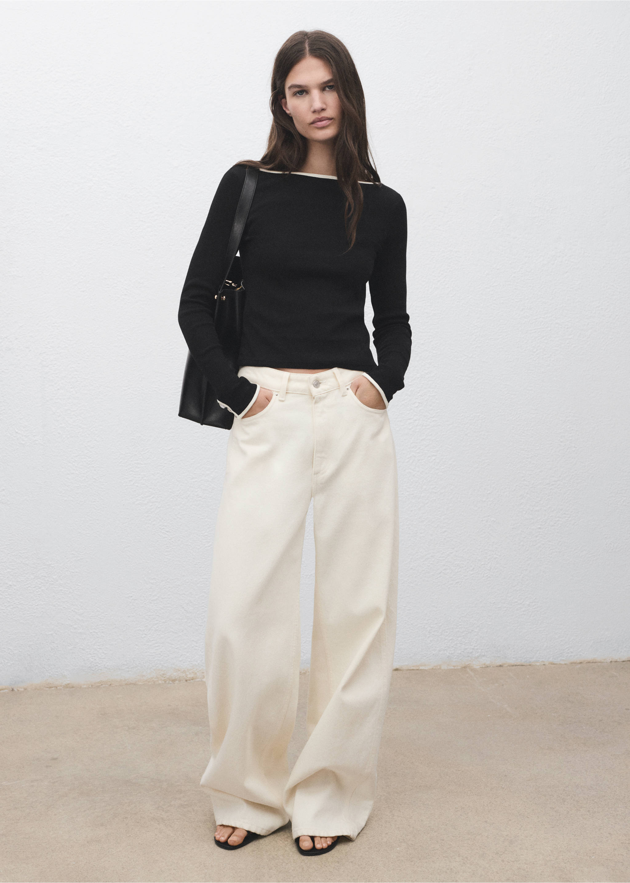 Cotton t-shirt with buttoned cuffs - General plane, Black. Ref: 17034085-00.
